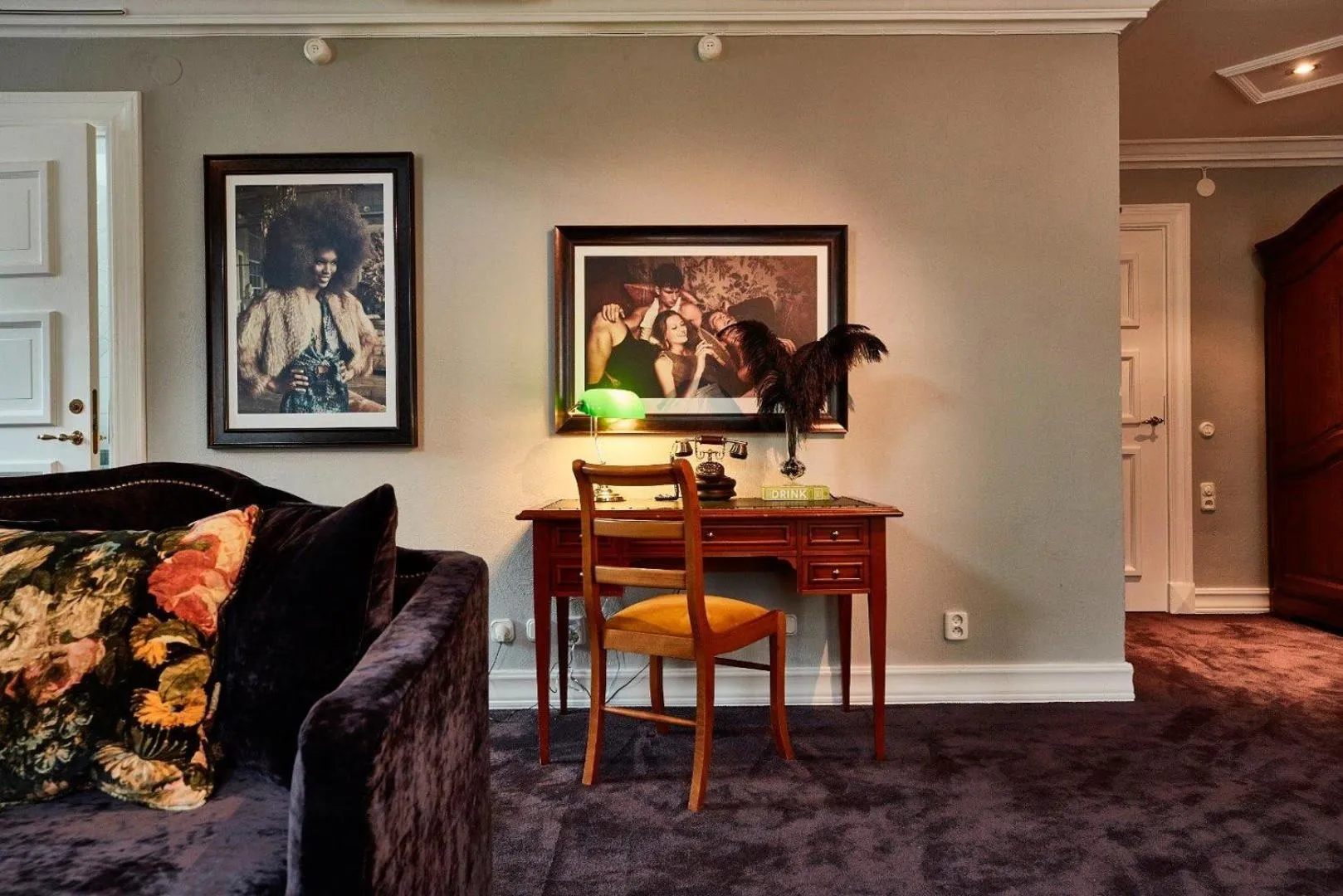 Photo of the whole room in MJ's