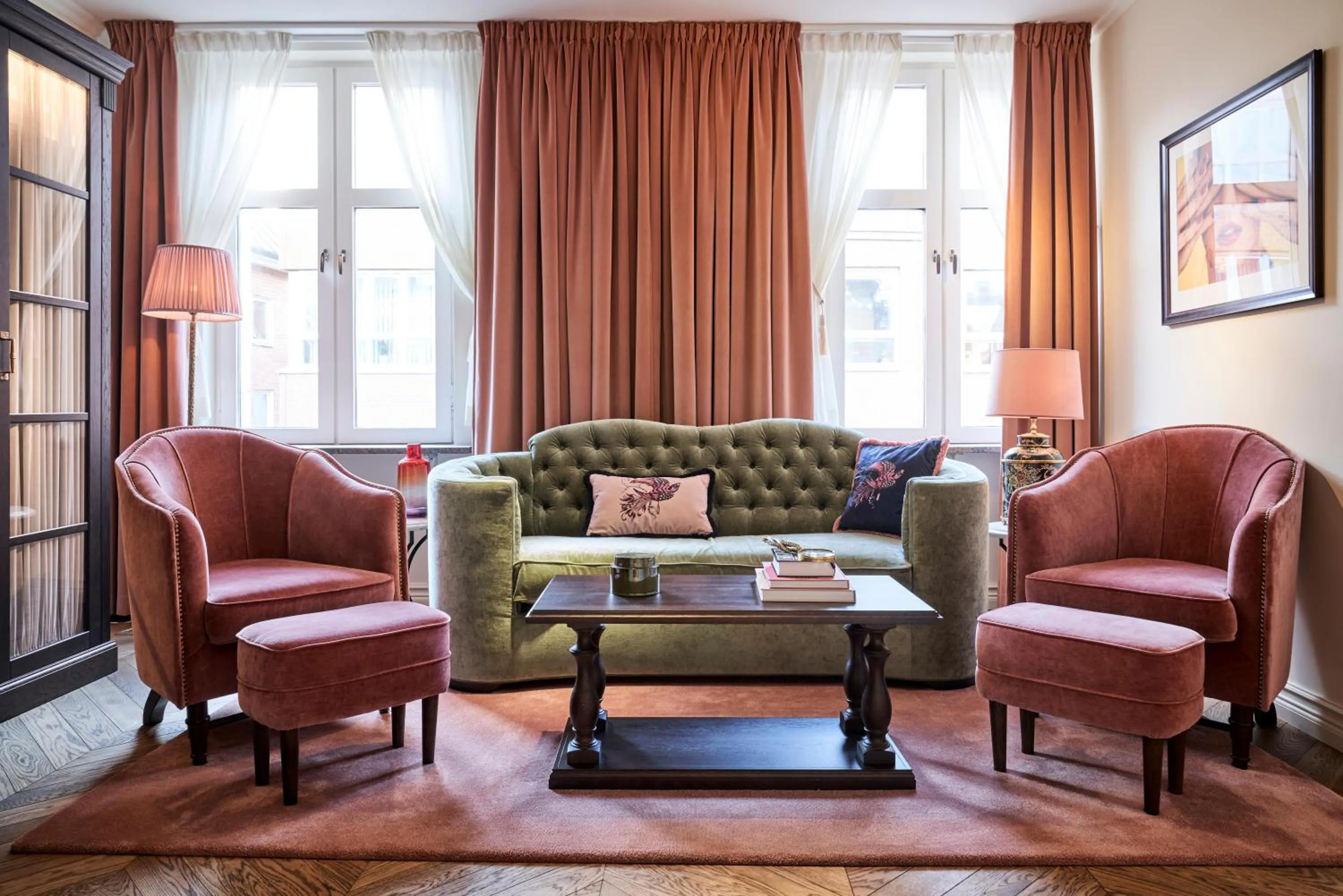 Photo of the whole room in MJ's