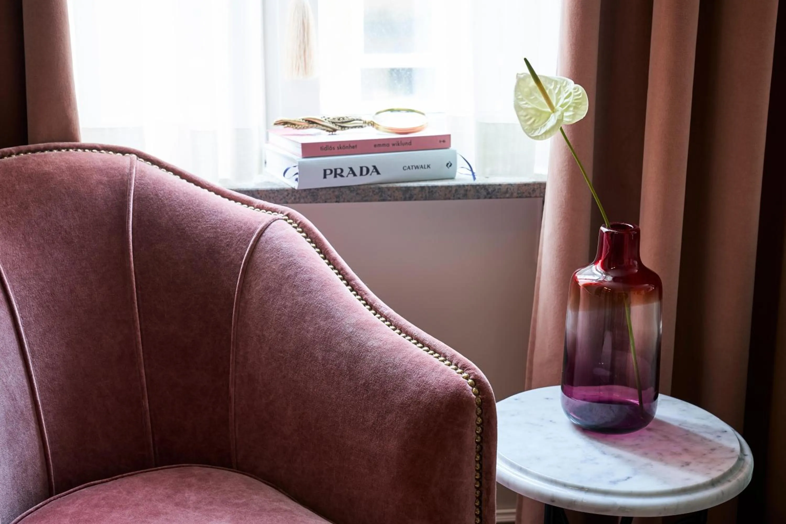 Photo of the whole room in MJ's