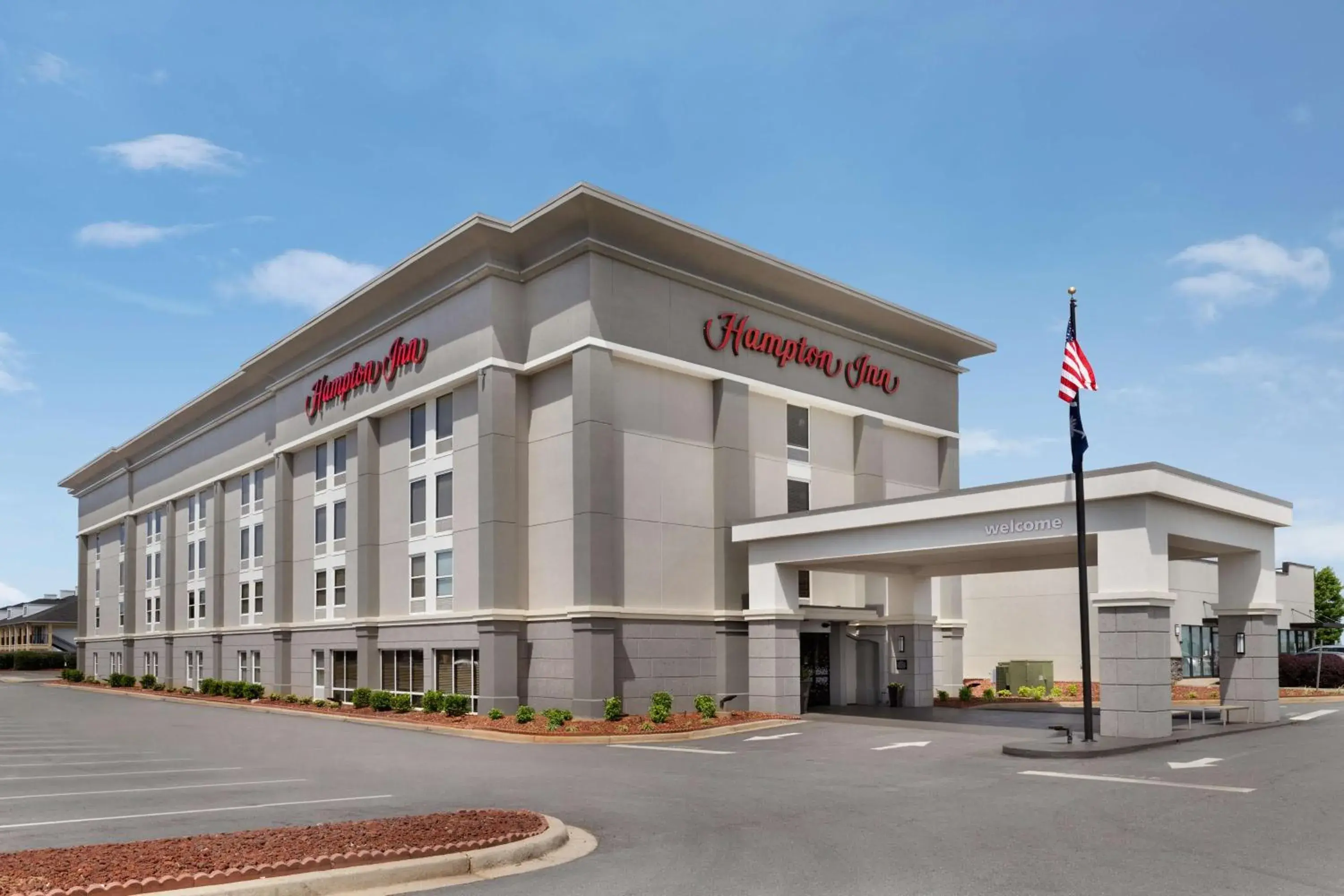 Property building in Hampton Inn Greenville-Simpsonville Property building in Hampton Inn Greenville-Simpsonville