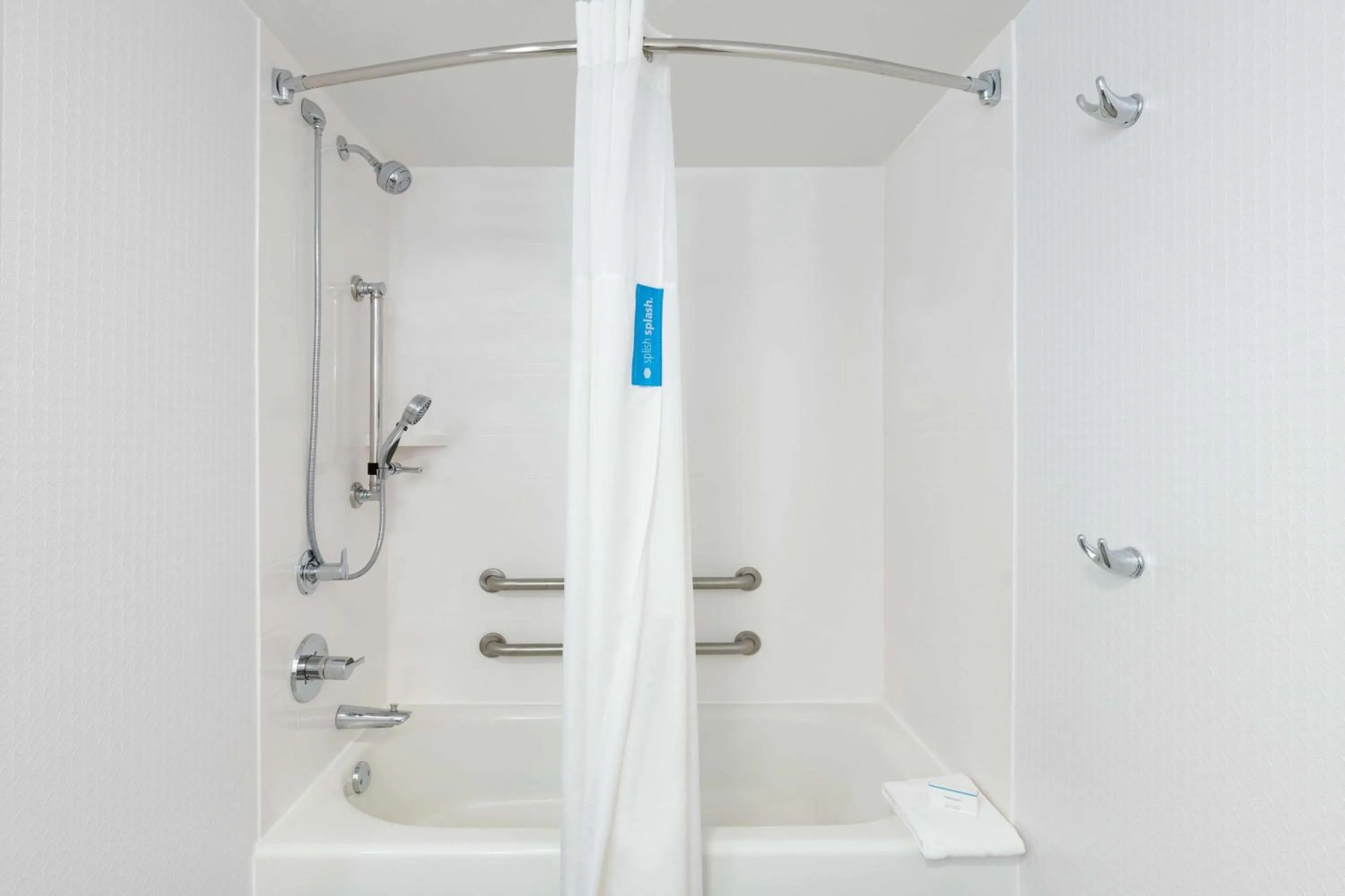 Bathroom in Hampton Inn Greenville-Simpsonville