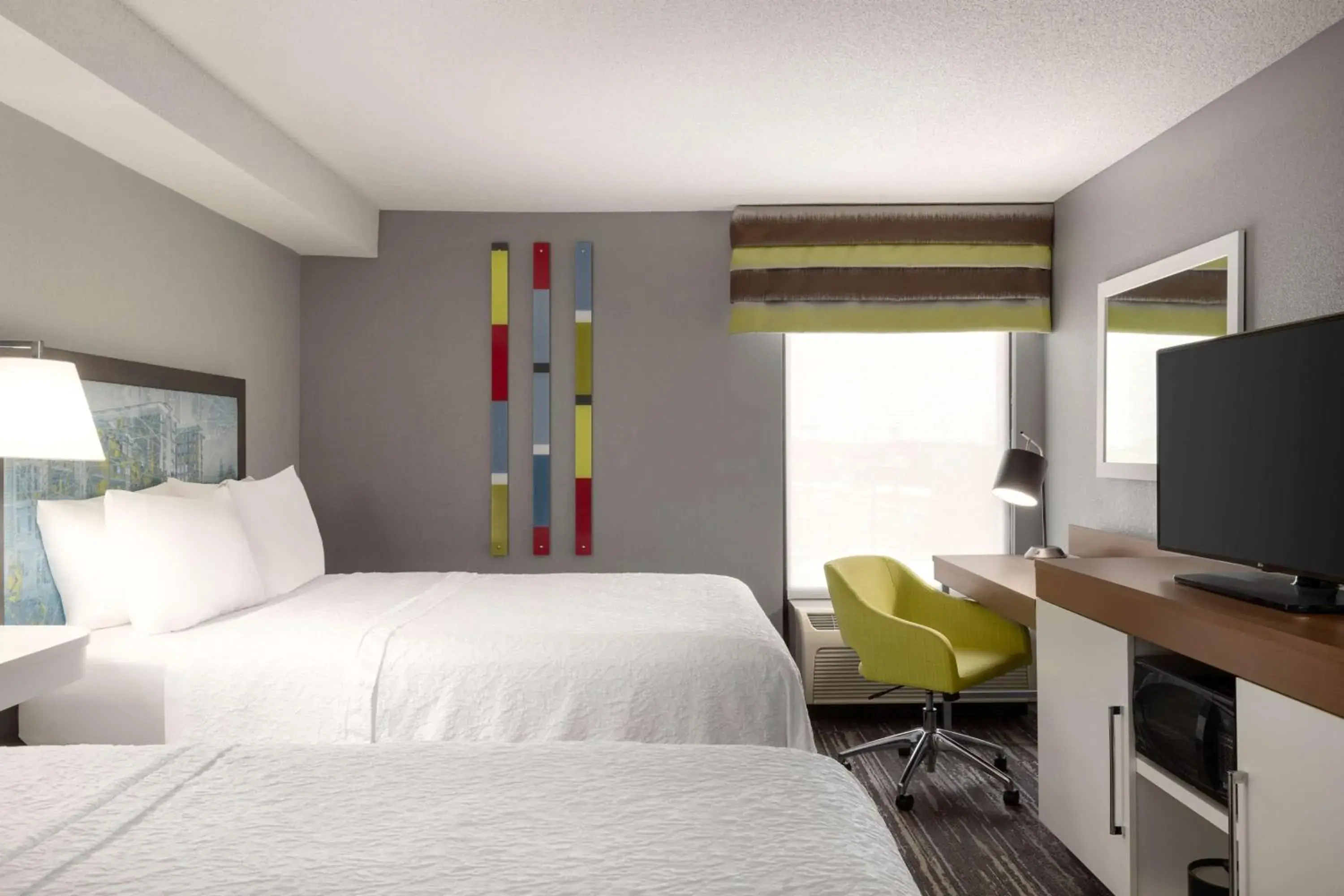 Bed in Hampton Inn Greenville-Simpsonville Bed in Hampton Inn Greenville-Simpsonville