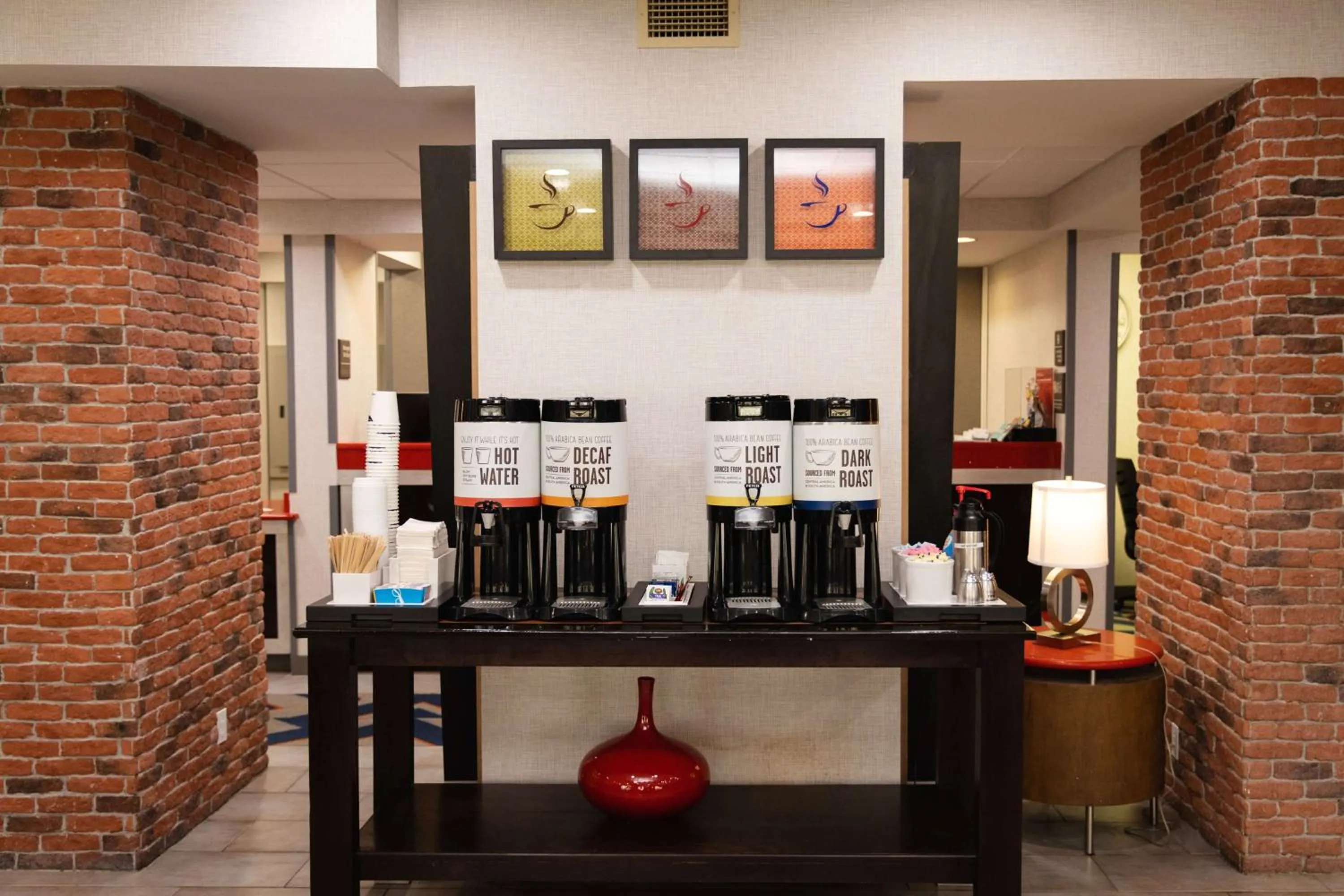 Dining area in Hampton Inn Hammond