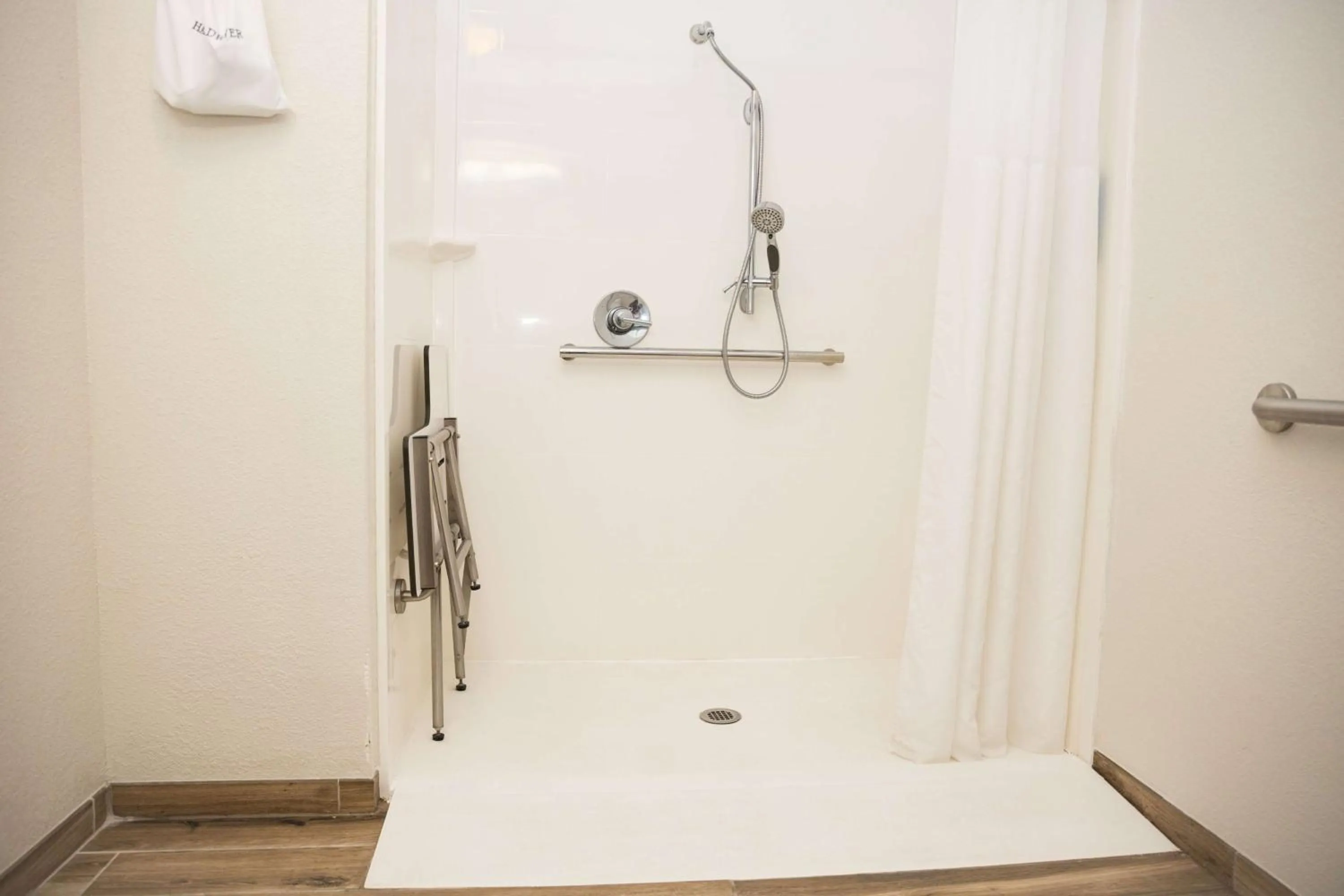 Bathroom in Hampton Inn Hammond