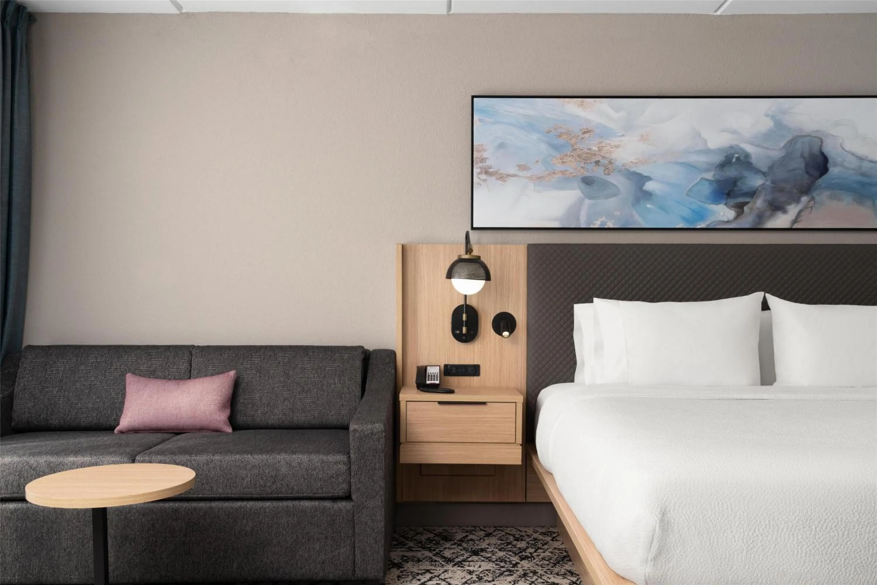 Living room, Bed in Hilton Garden Inn Richmond South/Southpark