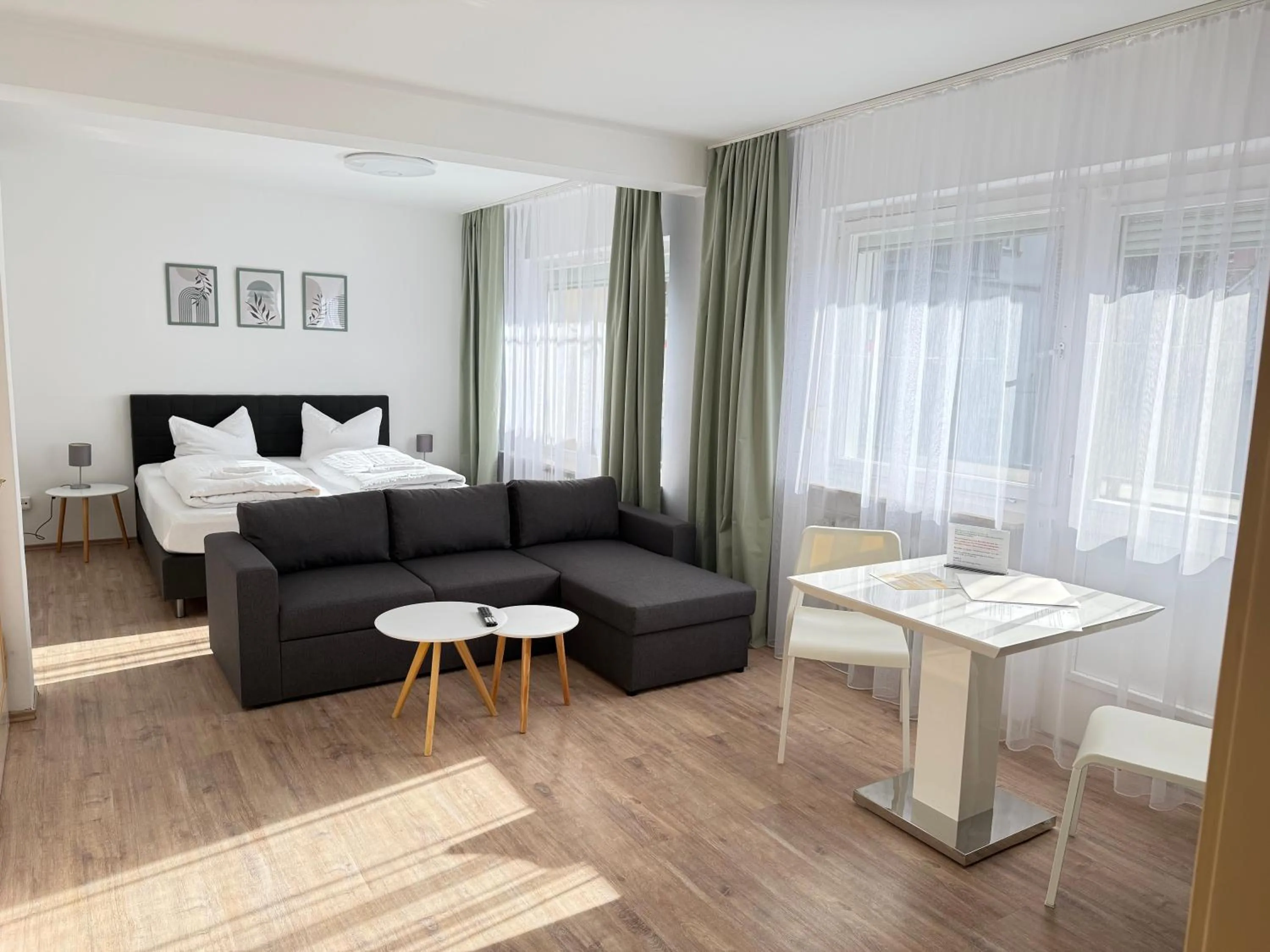 Living room, Bed in Gästehaus Kühnle