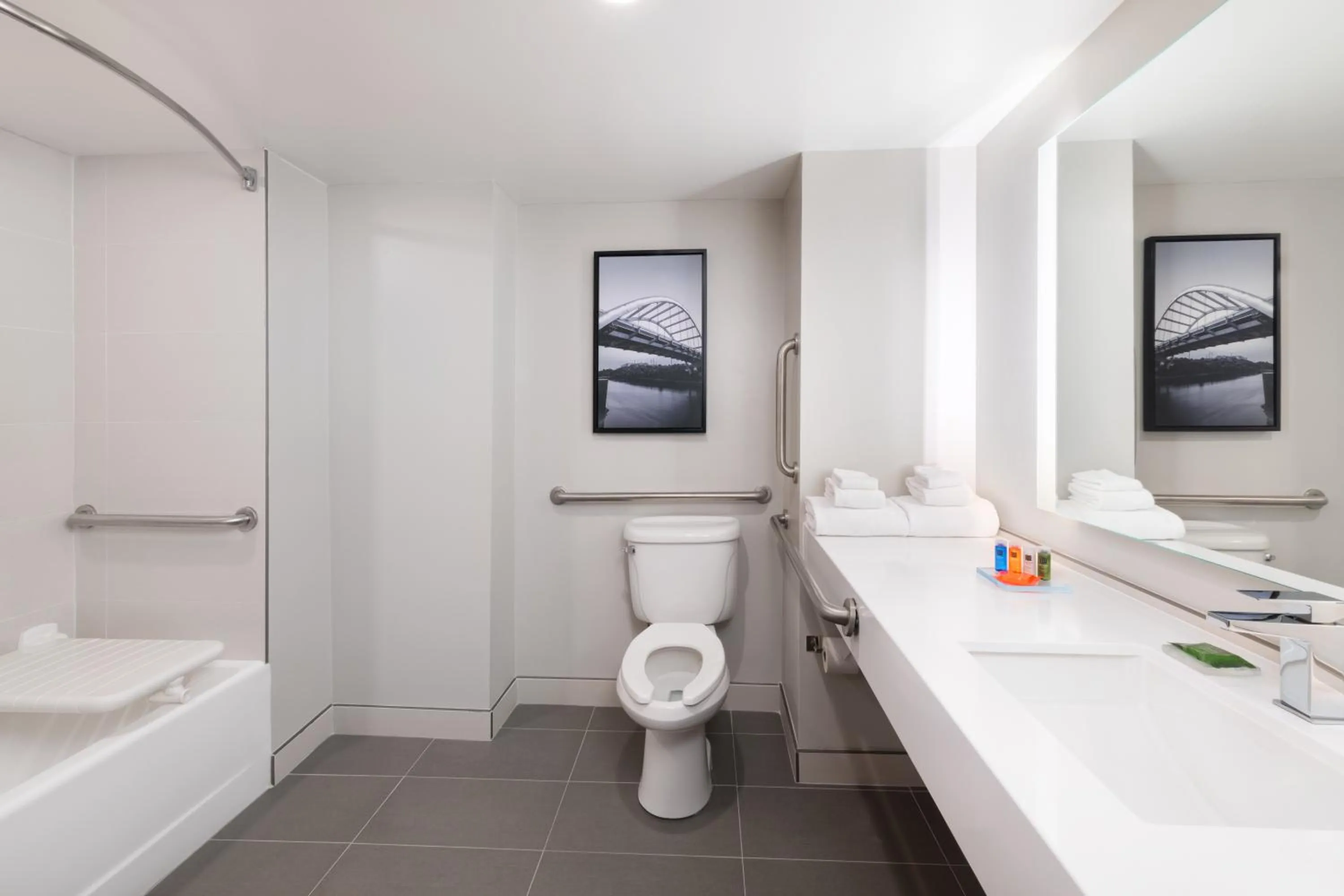 Bathroom in Radisson Hotel Nashville Airport