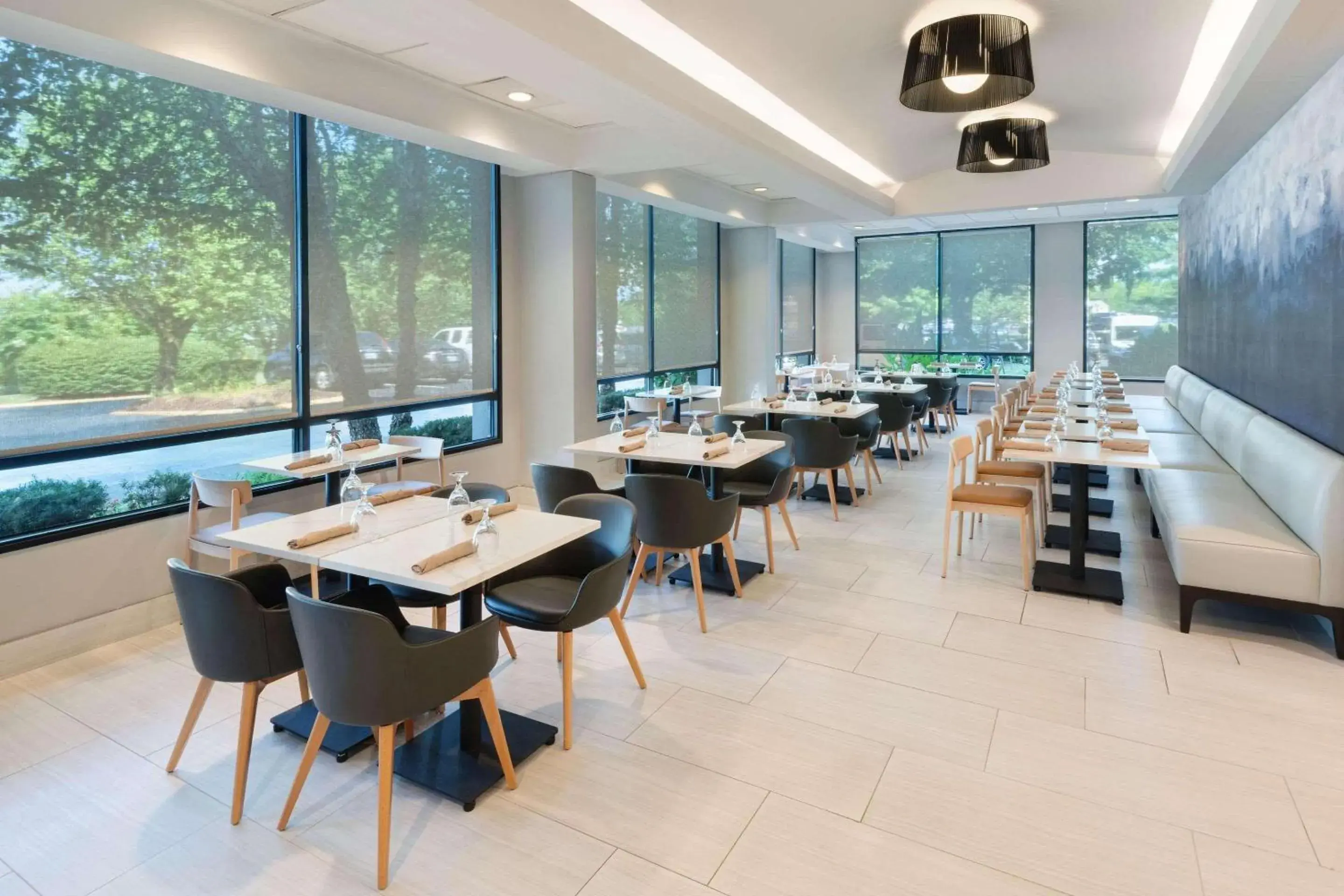 Restaurant/places to eat in Radisson Hotel Nashville Airport Restaurant/places to eat in Radisson Hotel Nashville Airport