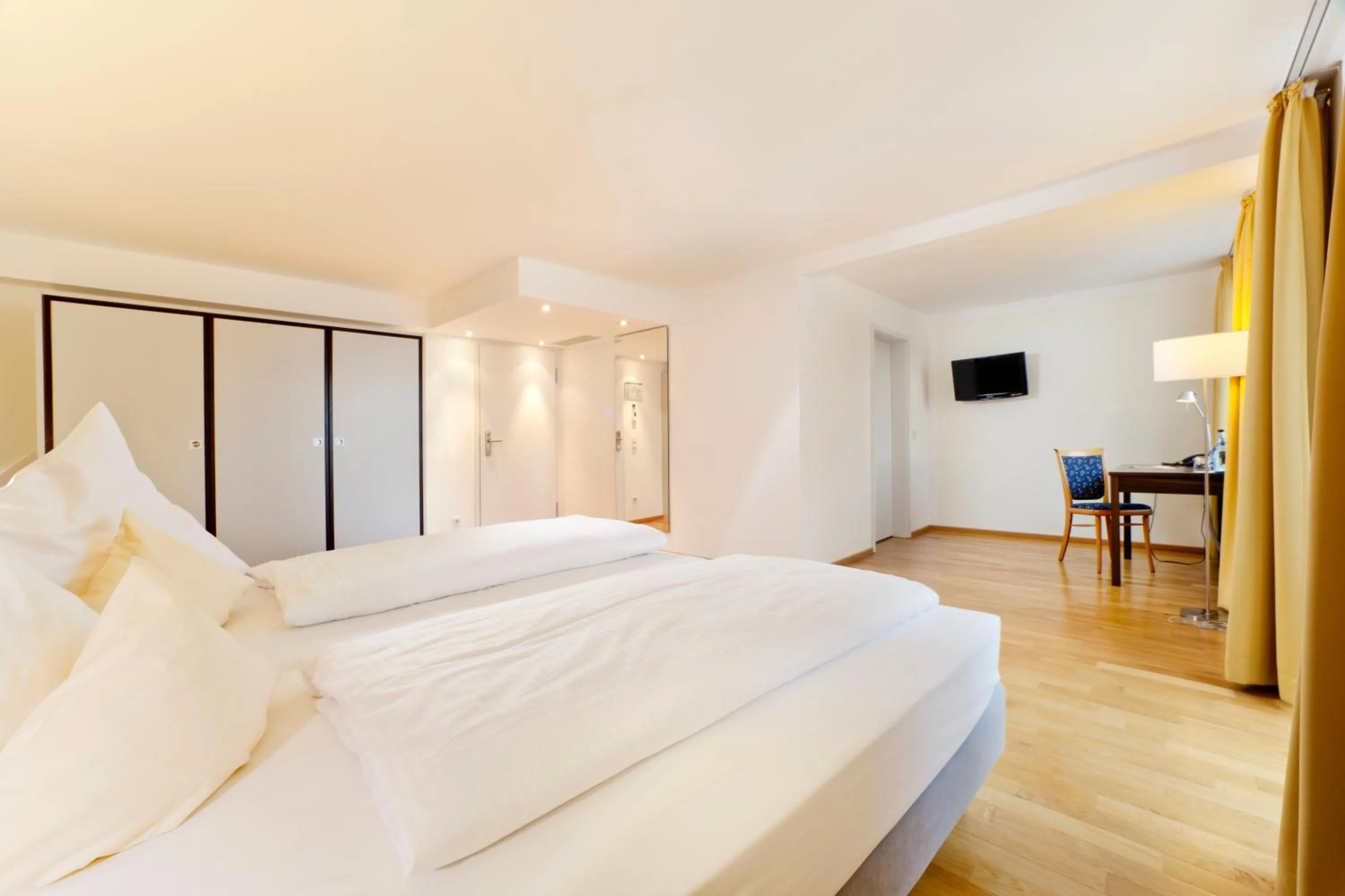 Photo of the whole room, Bed in AKZENT Brauerei Hotel Hirsch