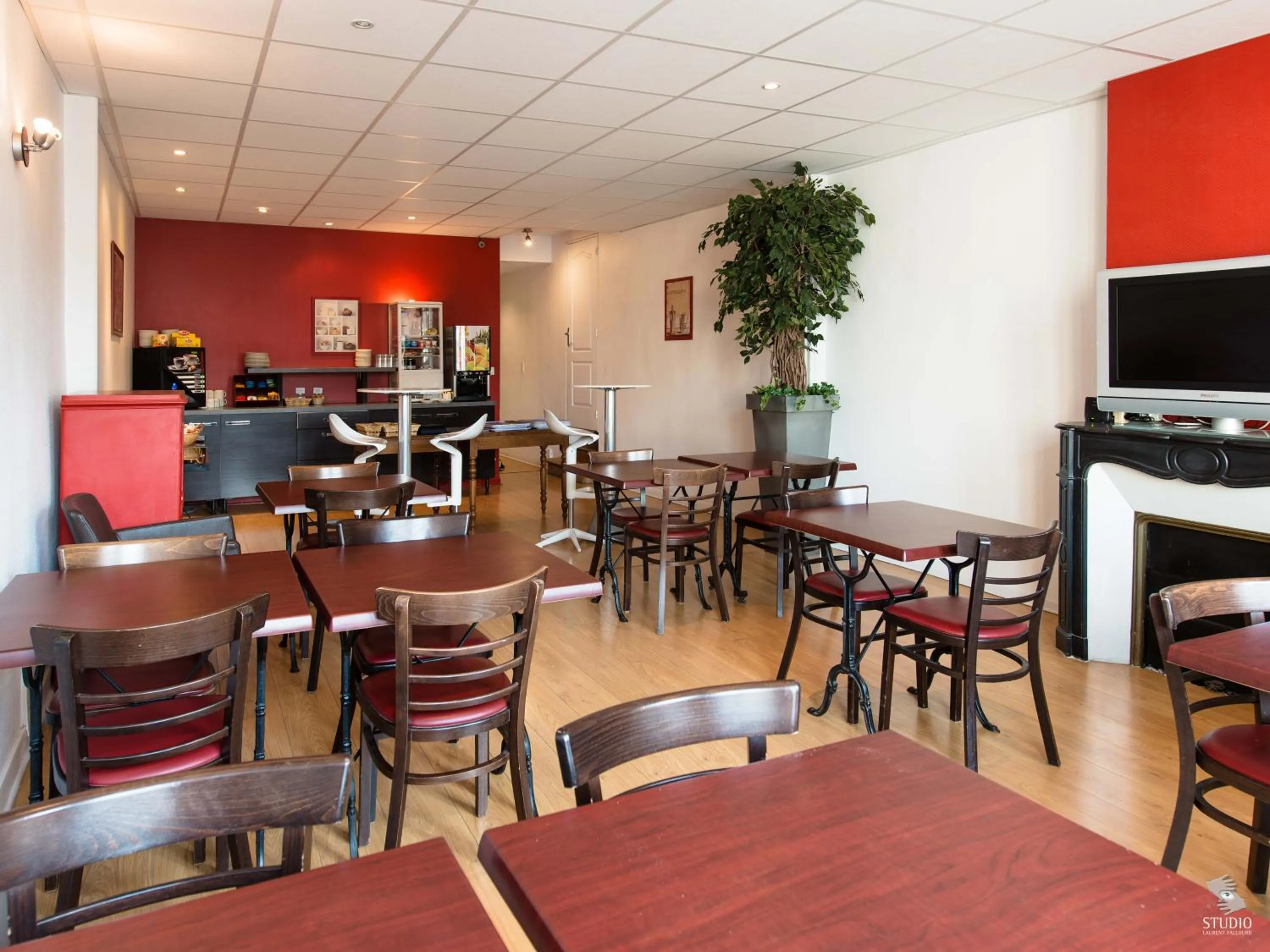 Restaurant/places to eat in Hotel La Basilique