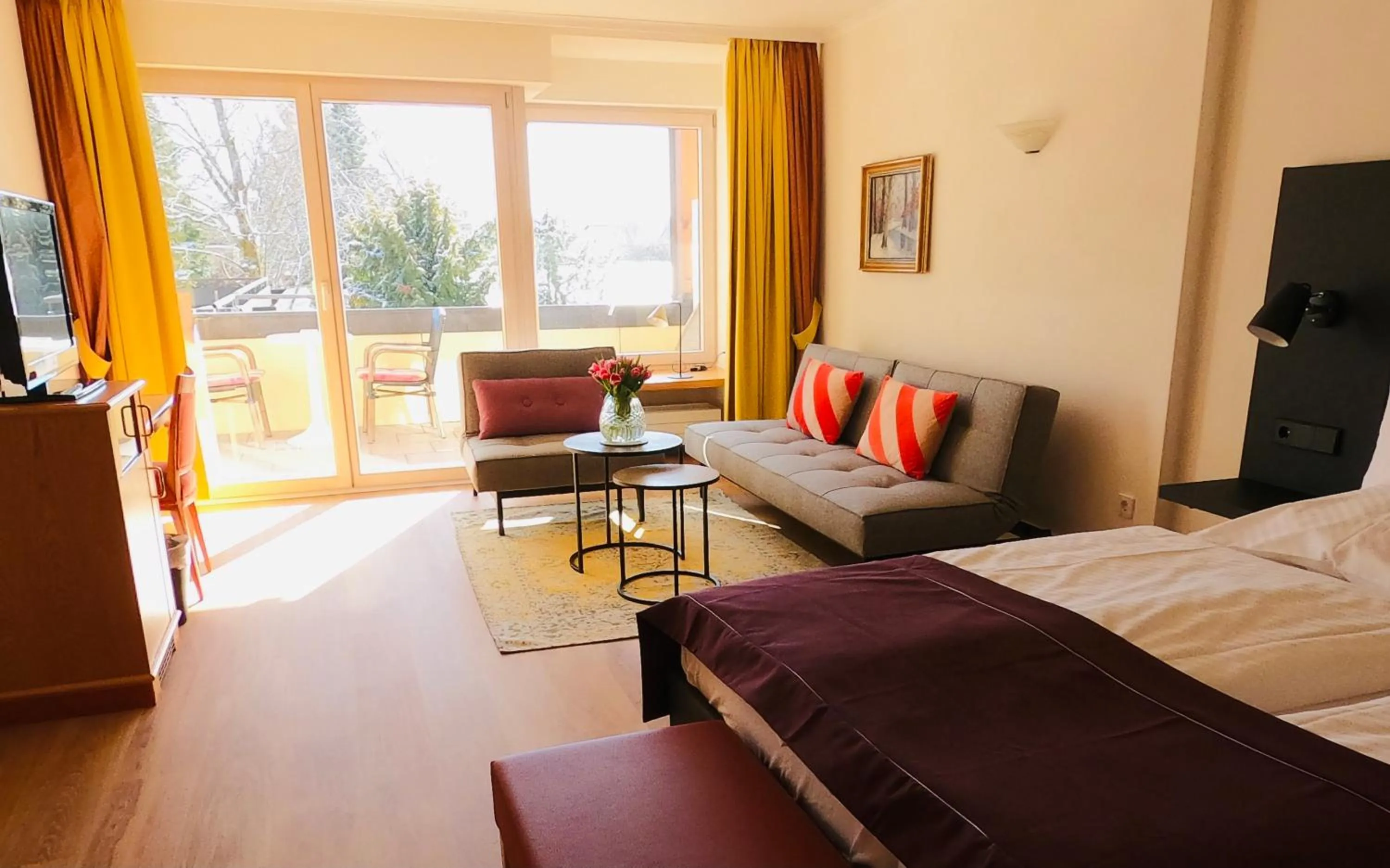 Living room, Bed in Schwarzwaldhotel Oberwiesenhof