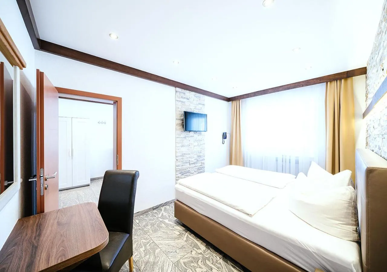 Family Room with a connecting door in Central City Hotel