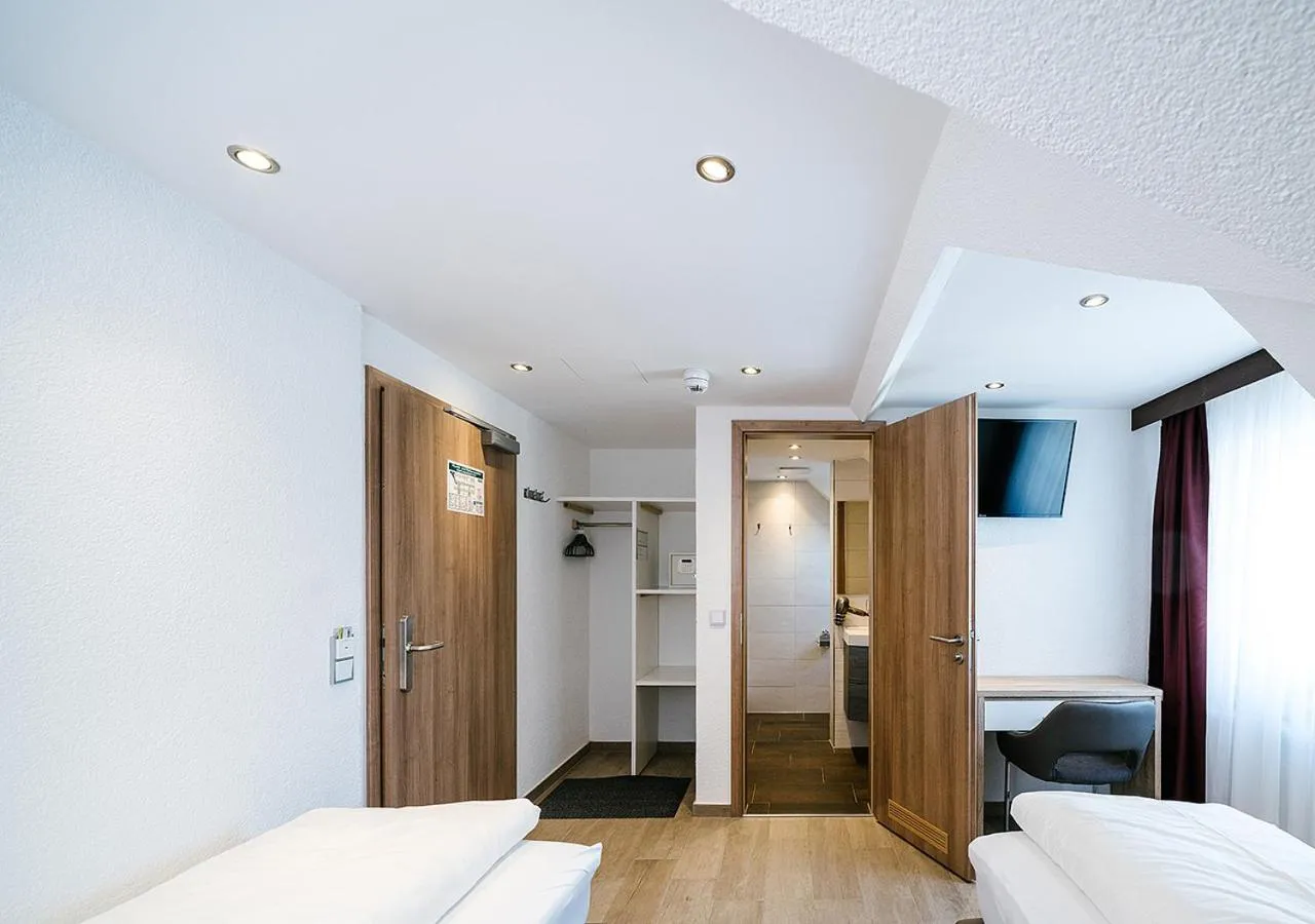 Standard Twin Room in Central City Hotel