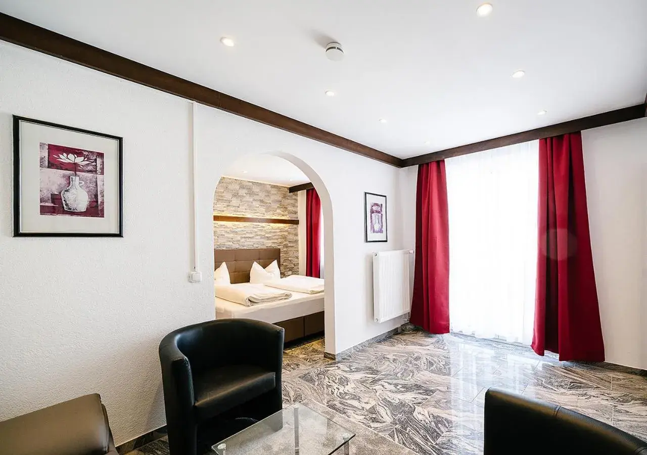 Deluxe Double Room with Balcony in Central City Hotel Deluxe Double Room with Balcony in Central City Hotel