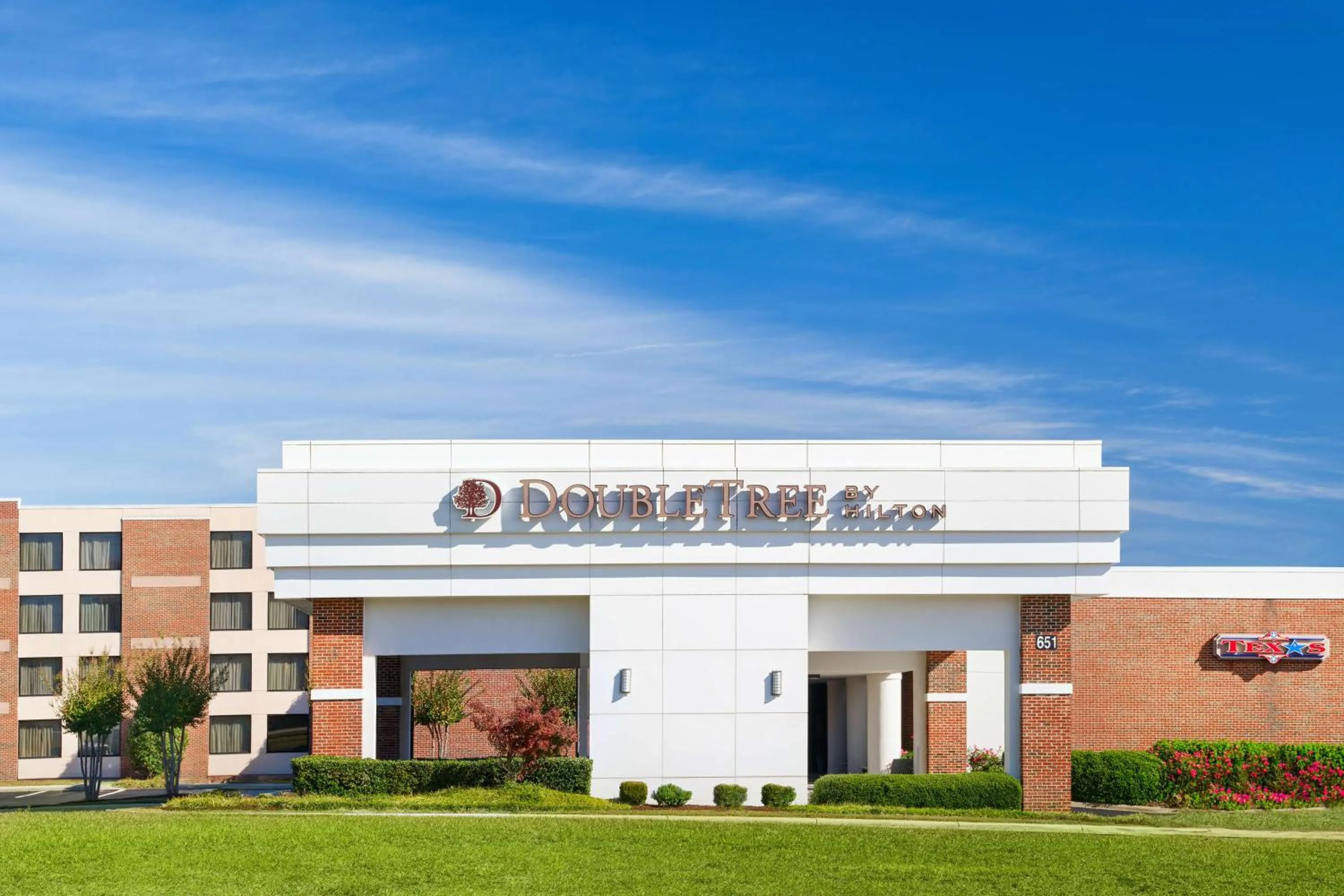 Property building in DoubleTree by Hilton Rocky Mount