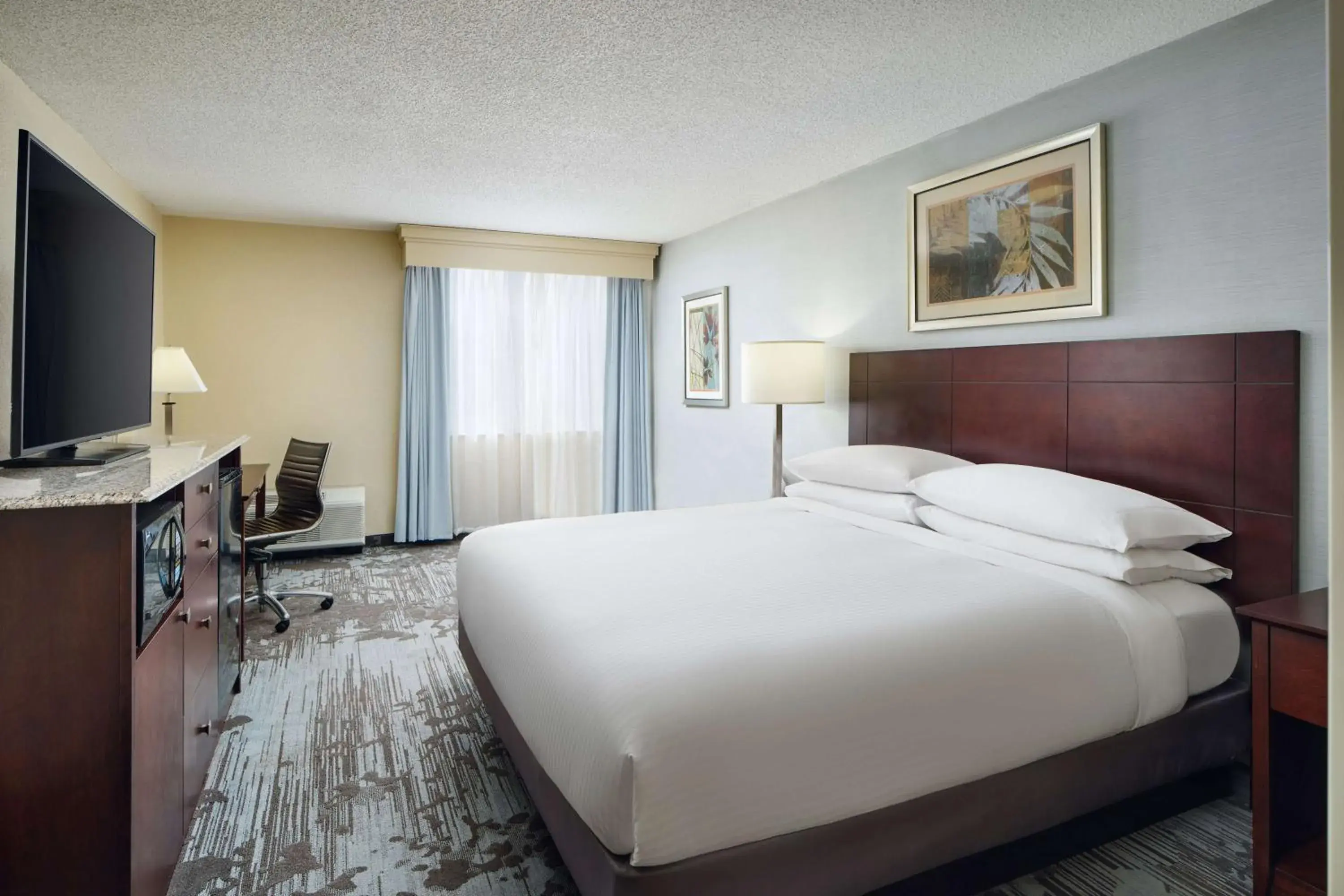 Bed in DoubleTree by Hilton Rocky Mount Bed in DoubleTree by Hilton Rocky Mount