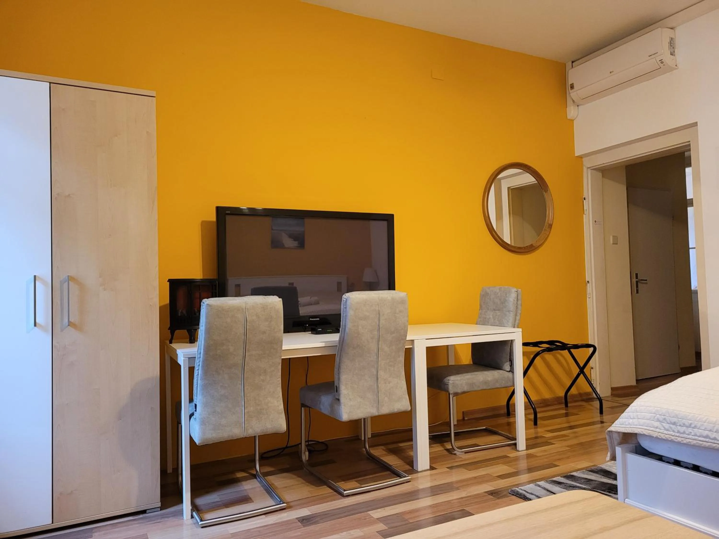 TV and multimedia, Bed in Leopoldauer Apartment