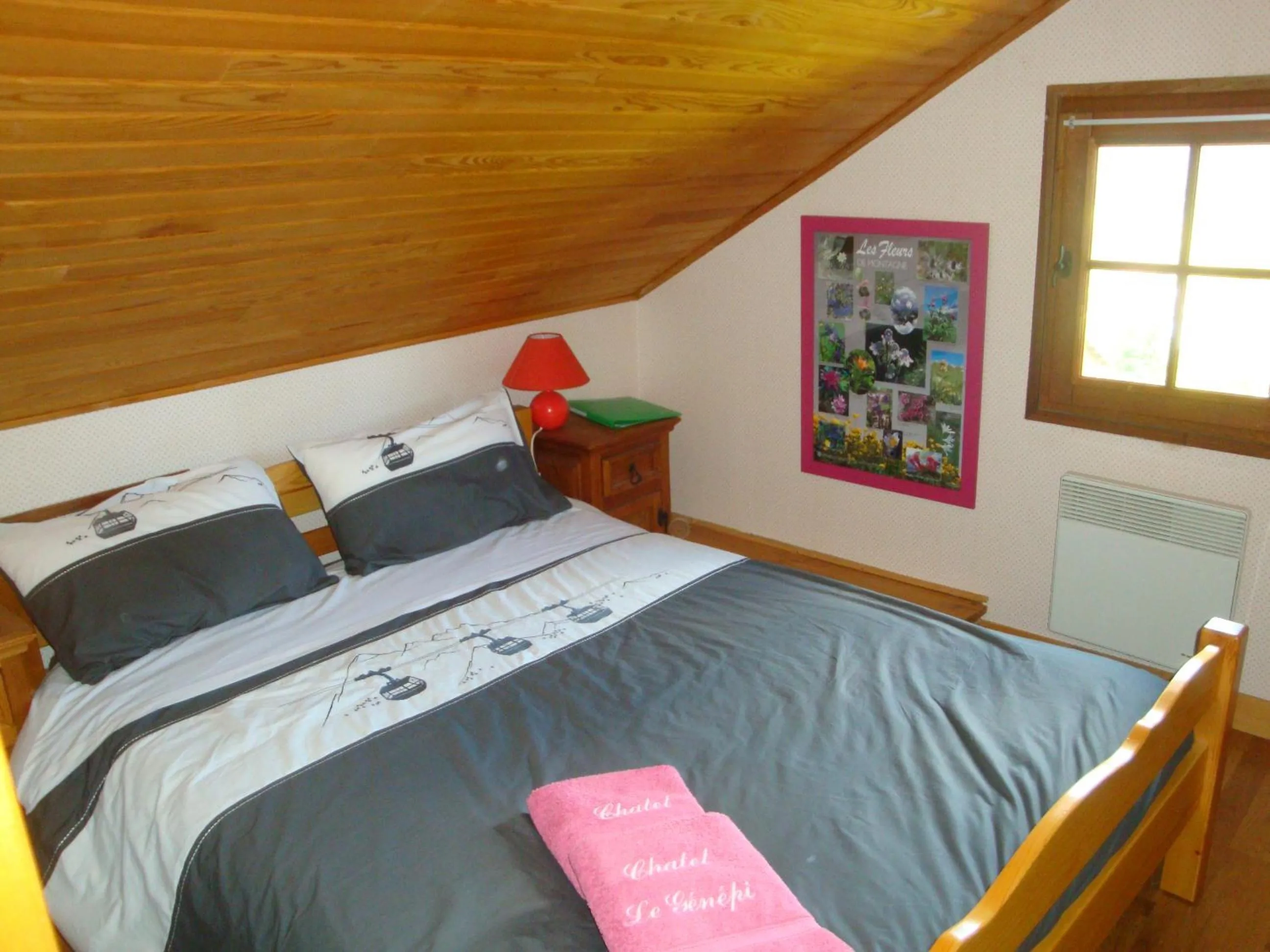 Bedroom, Bed in Chambres d'hôtes le génépi