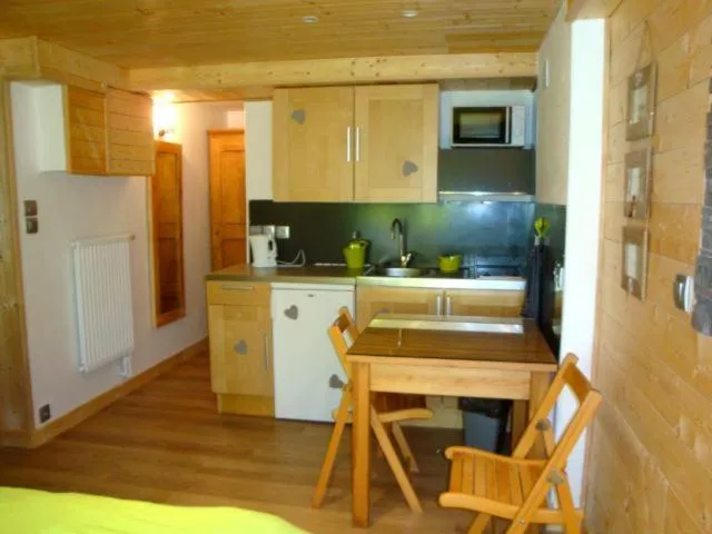 Kitchen or kitchenette in Chambres d'hôtes le génépi