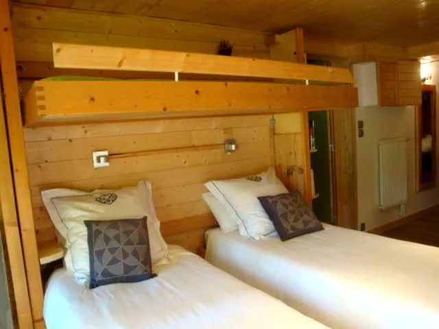Bed in Chambres d'hôtes le génépi