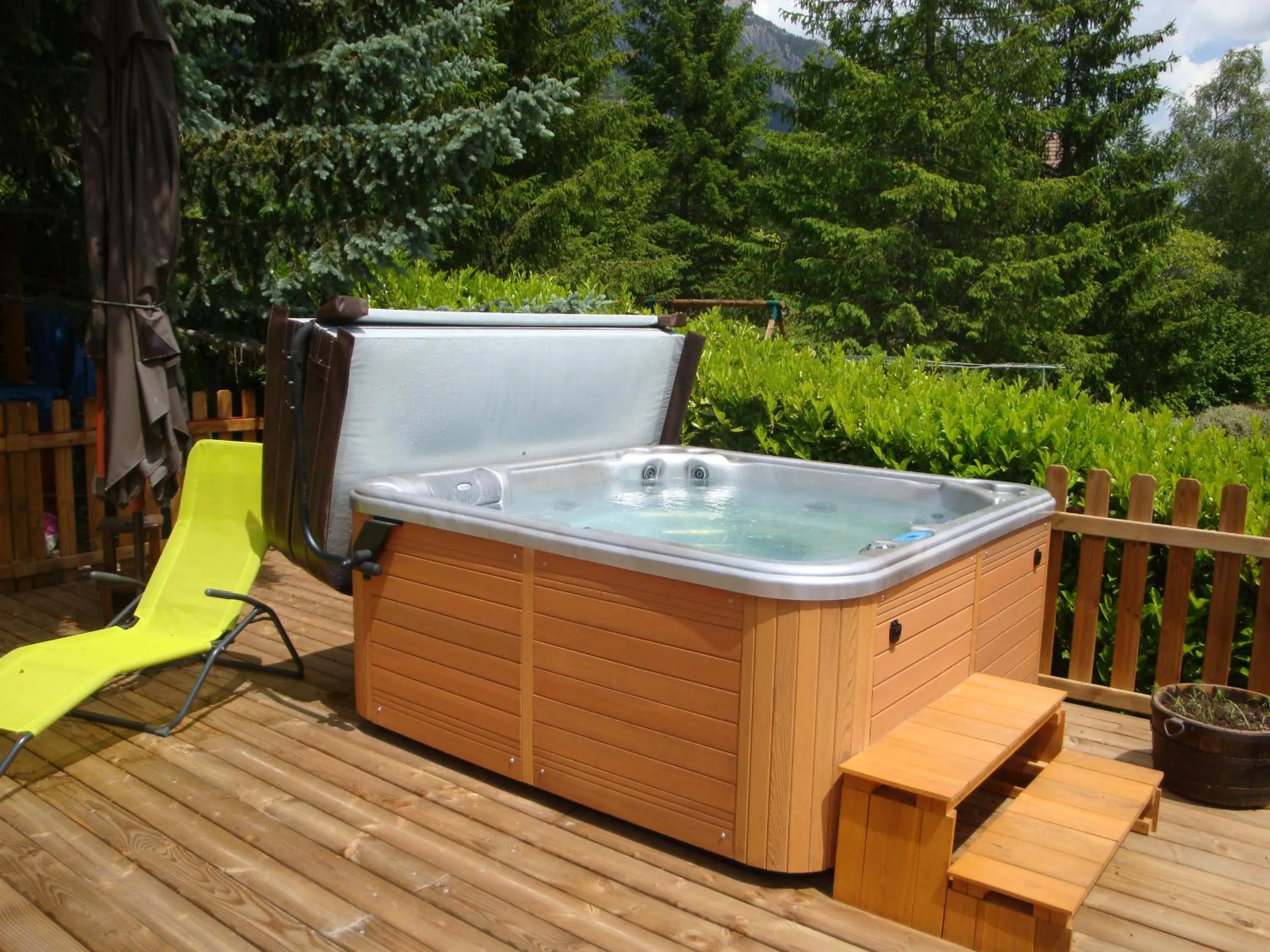 Hot Tub in Chambres d'hôtes le génépi