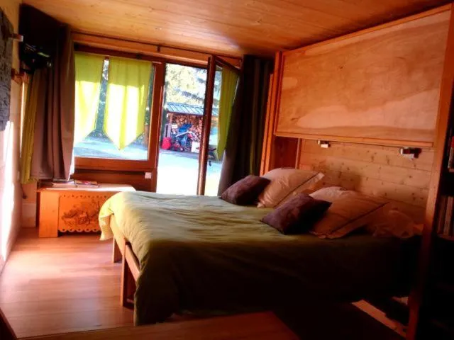 Bed in Chambres d'hôtes le génépi