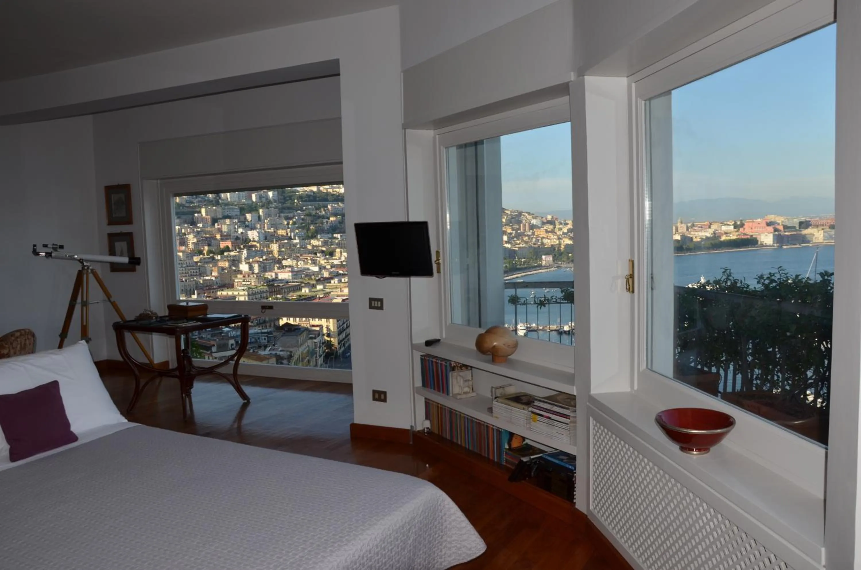 Property building, Bed in Suite 52