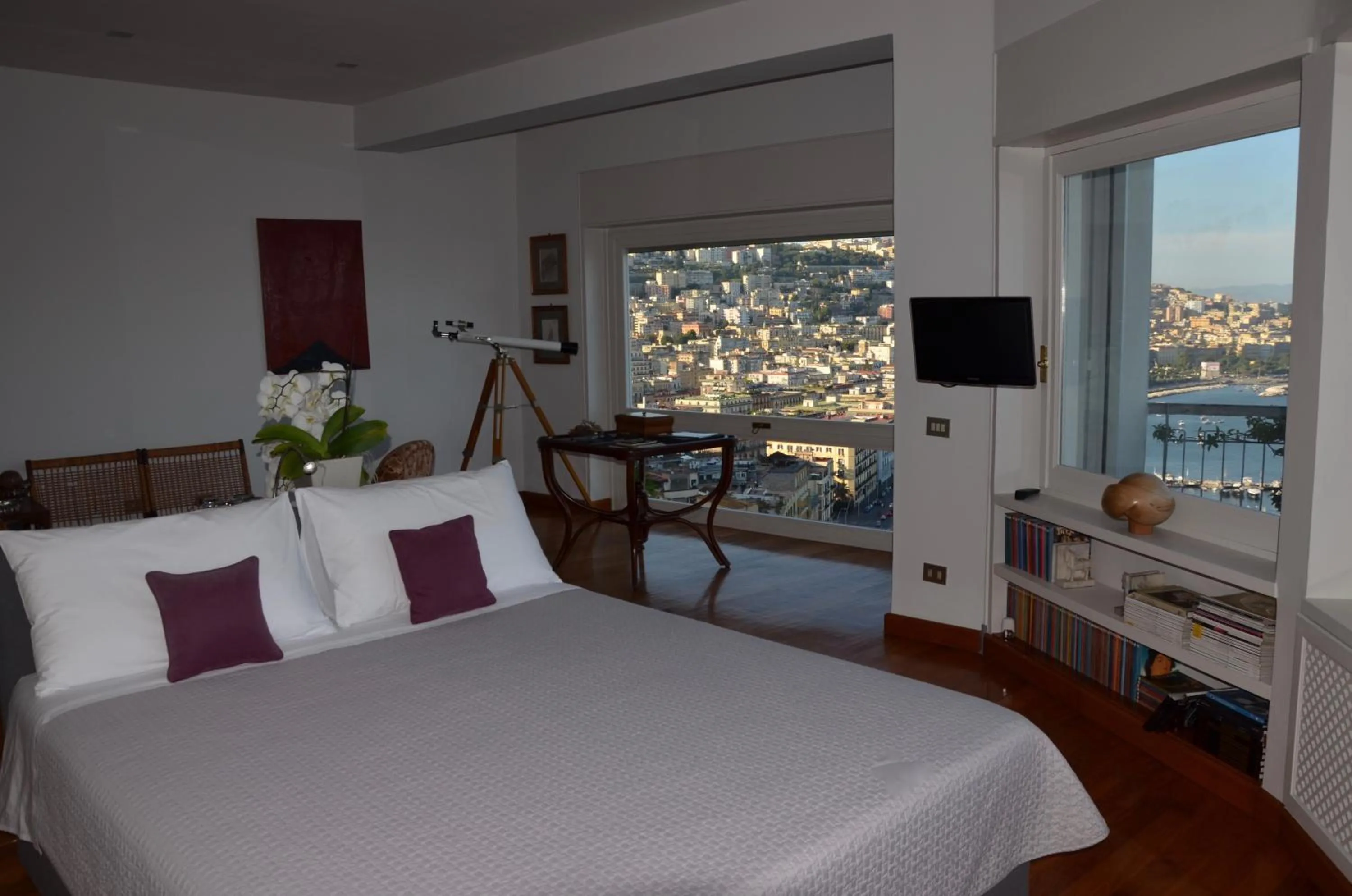 Property building, Bed in Suite 52