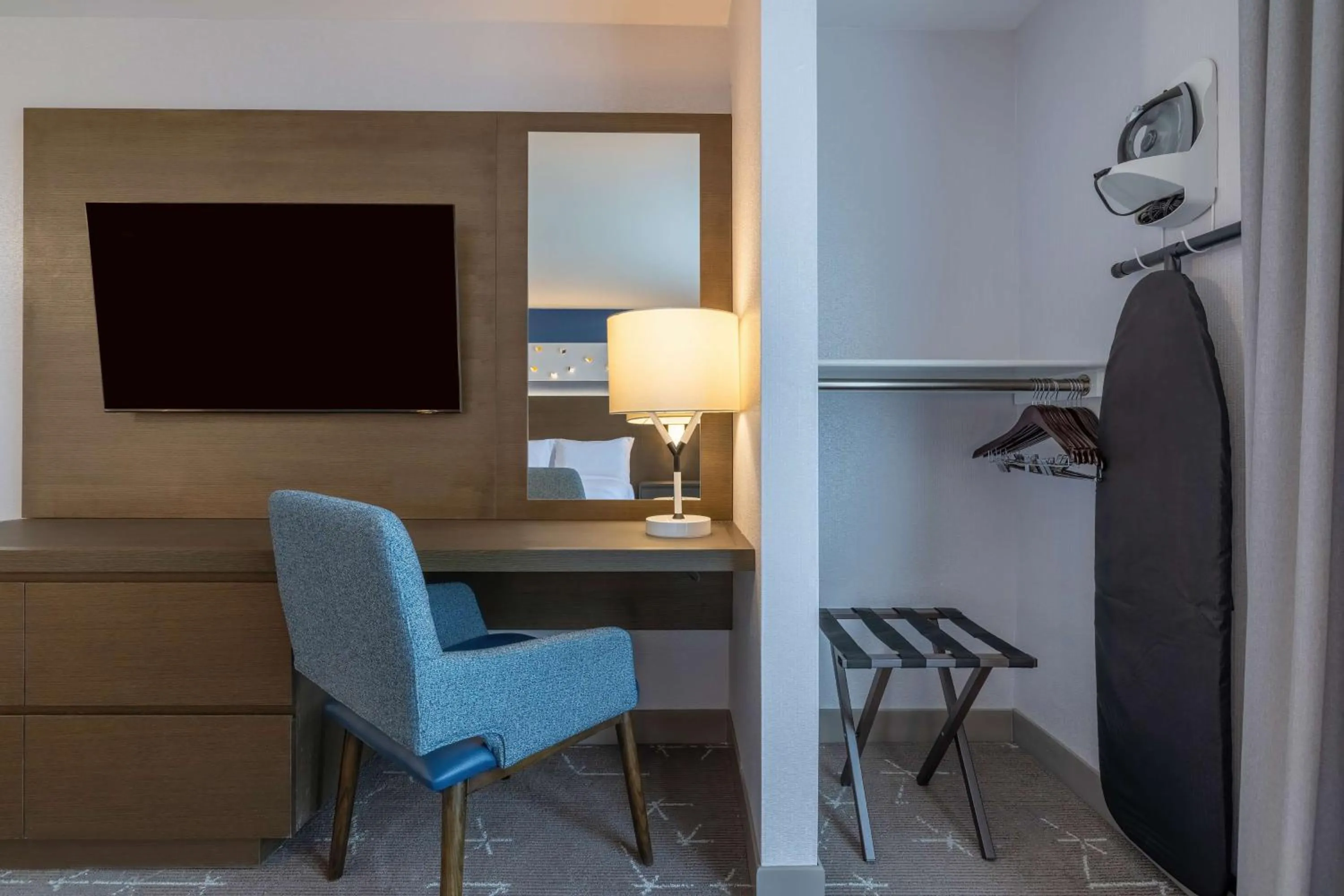 Bedroom in Embassy Suites by Hilton Tulsa I-44