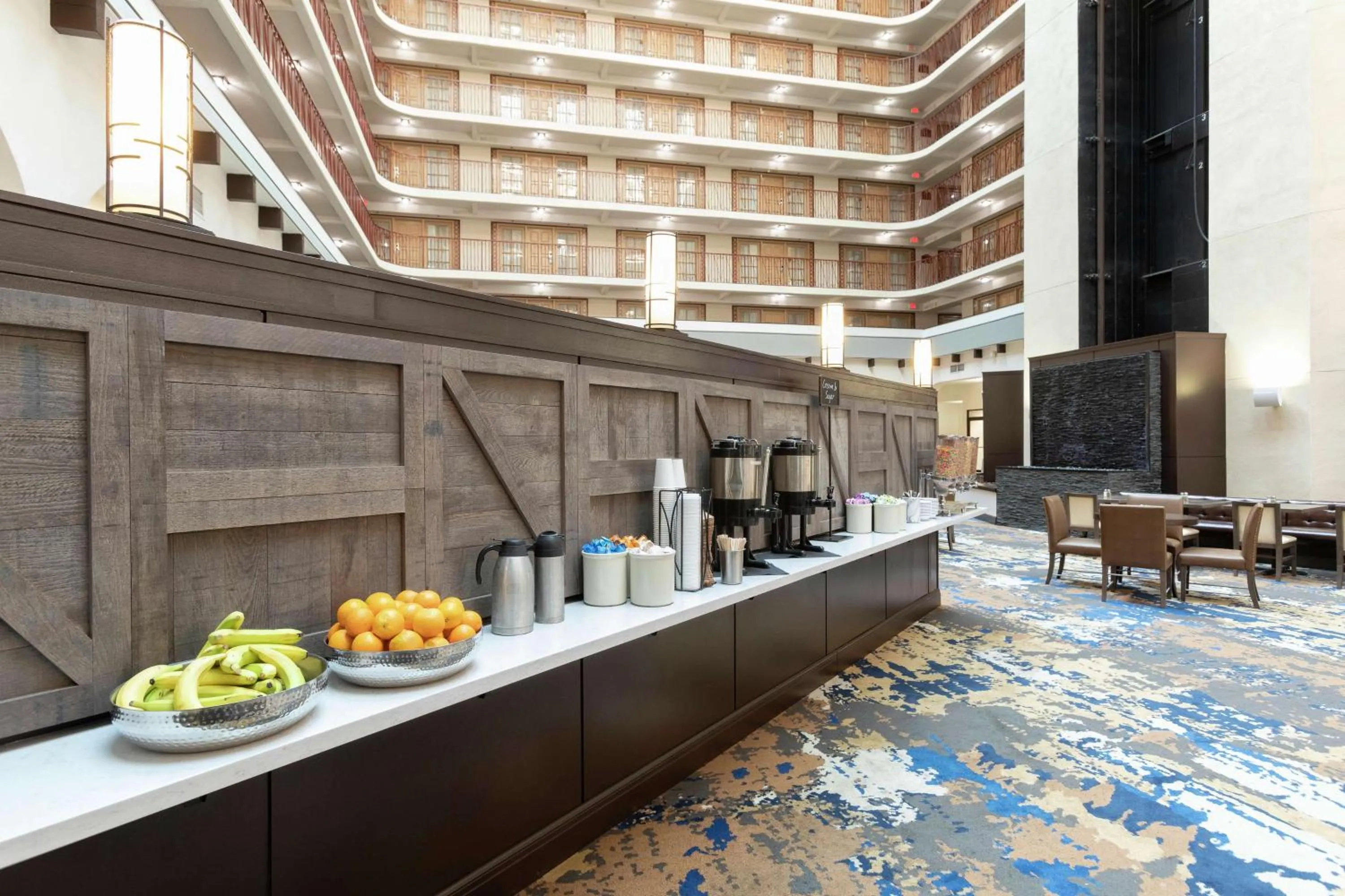Dining area in Embassy Suites by Hilton Tulsa I-44