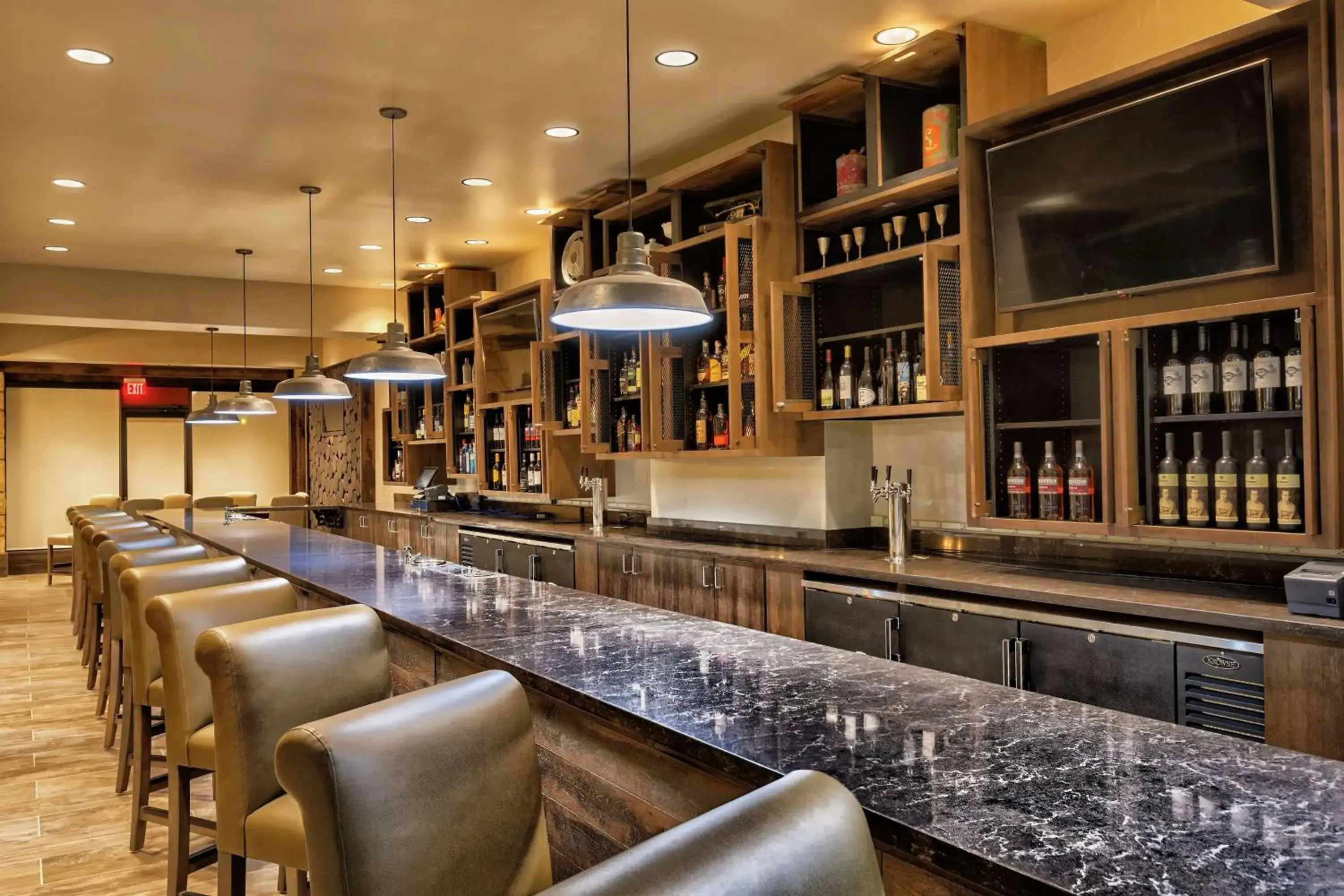 Lounge or bar in Embassy Suites by Hilton Tulsa I-44 Lounge or bar in Embassy Suites by Hilton Tulsa I-44