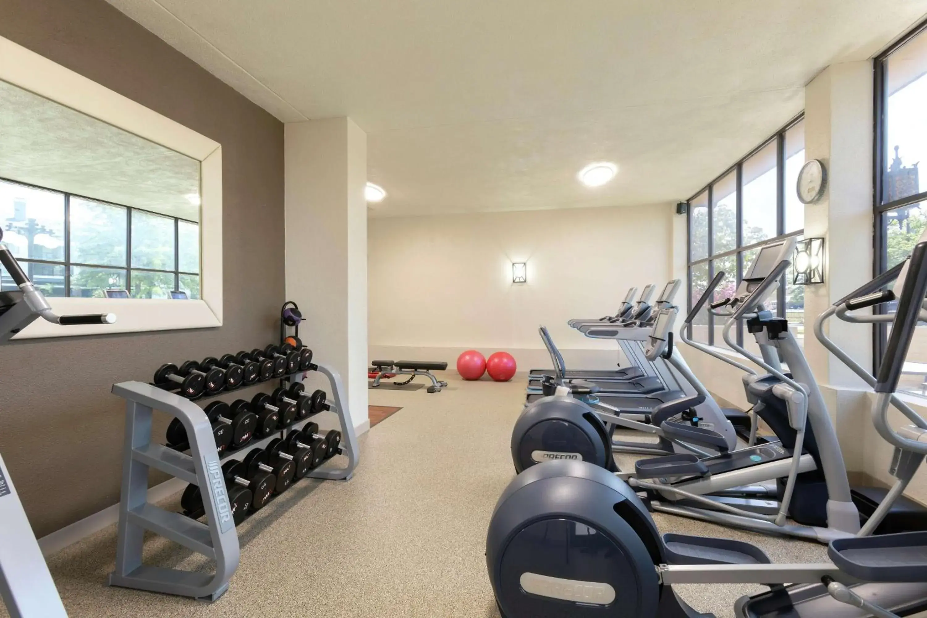 Fitness centre/facilities in Embassy Suites by Hilton Tulsa I-44 Fitness centre/facilities in Embassy Suites by Hilton Tulsa I-44