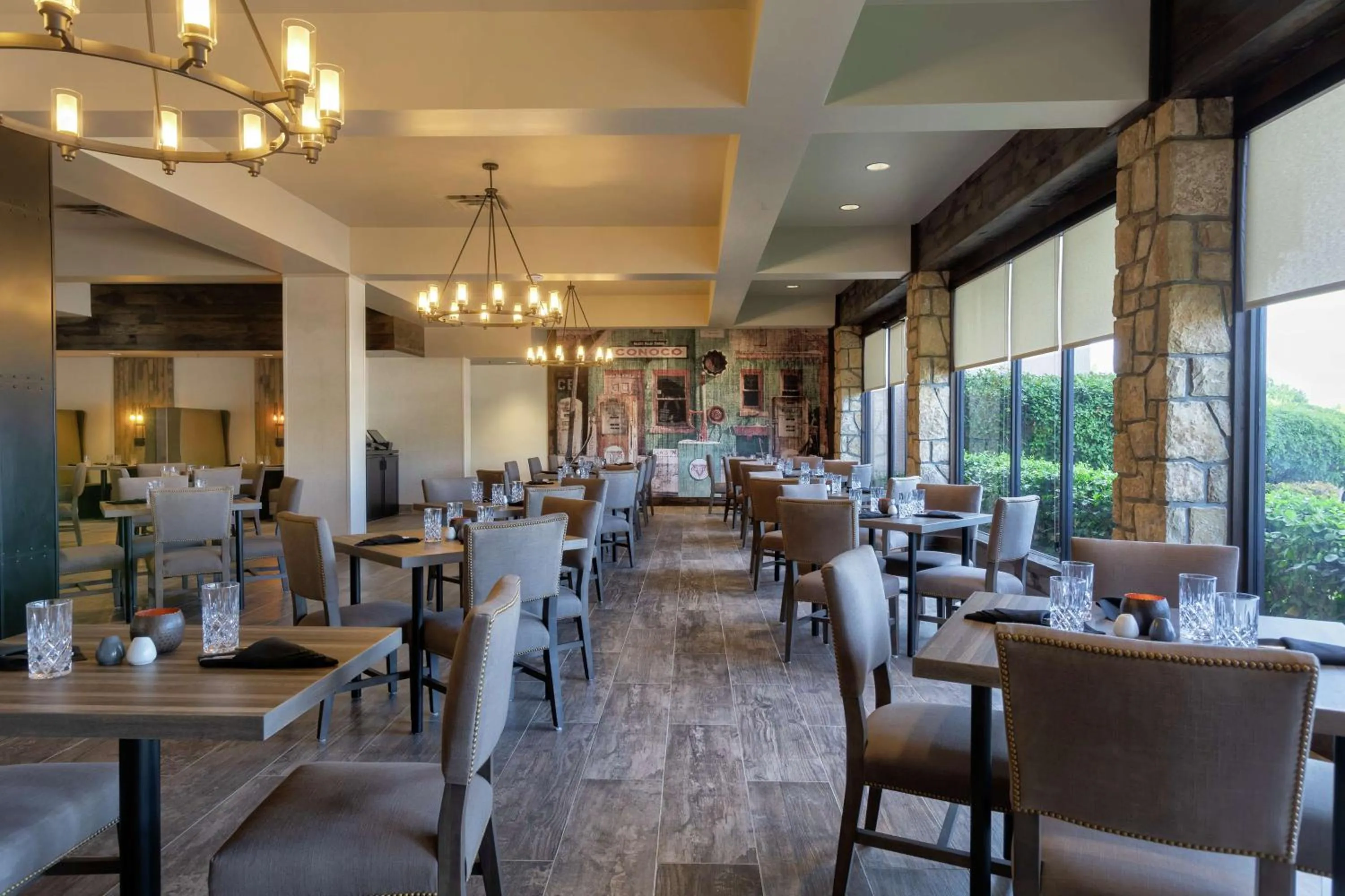 Restaurant/places to eat in Embassy Suites by Hilton Tulsa I-44