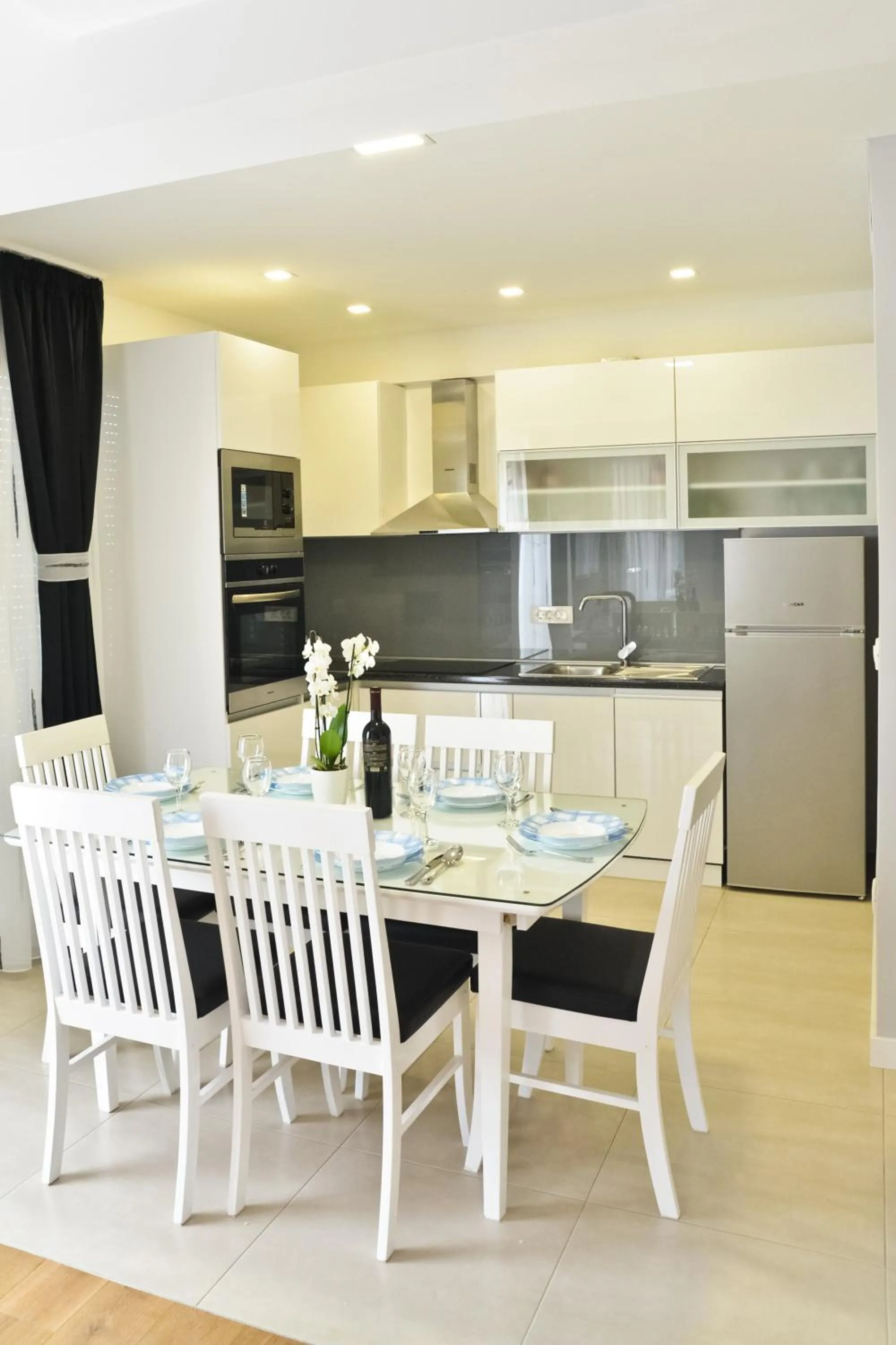 Kitchen or kitchenette in Apartment Domalu Old Town