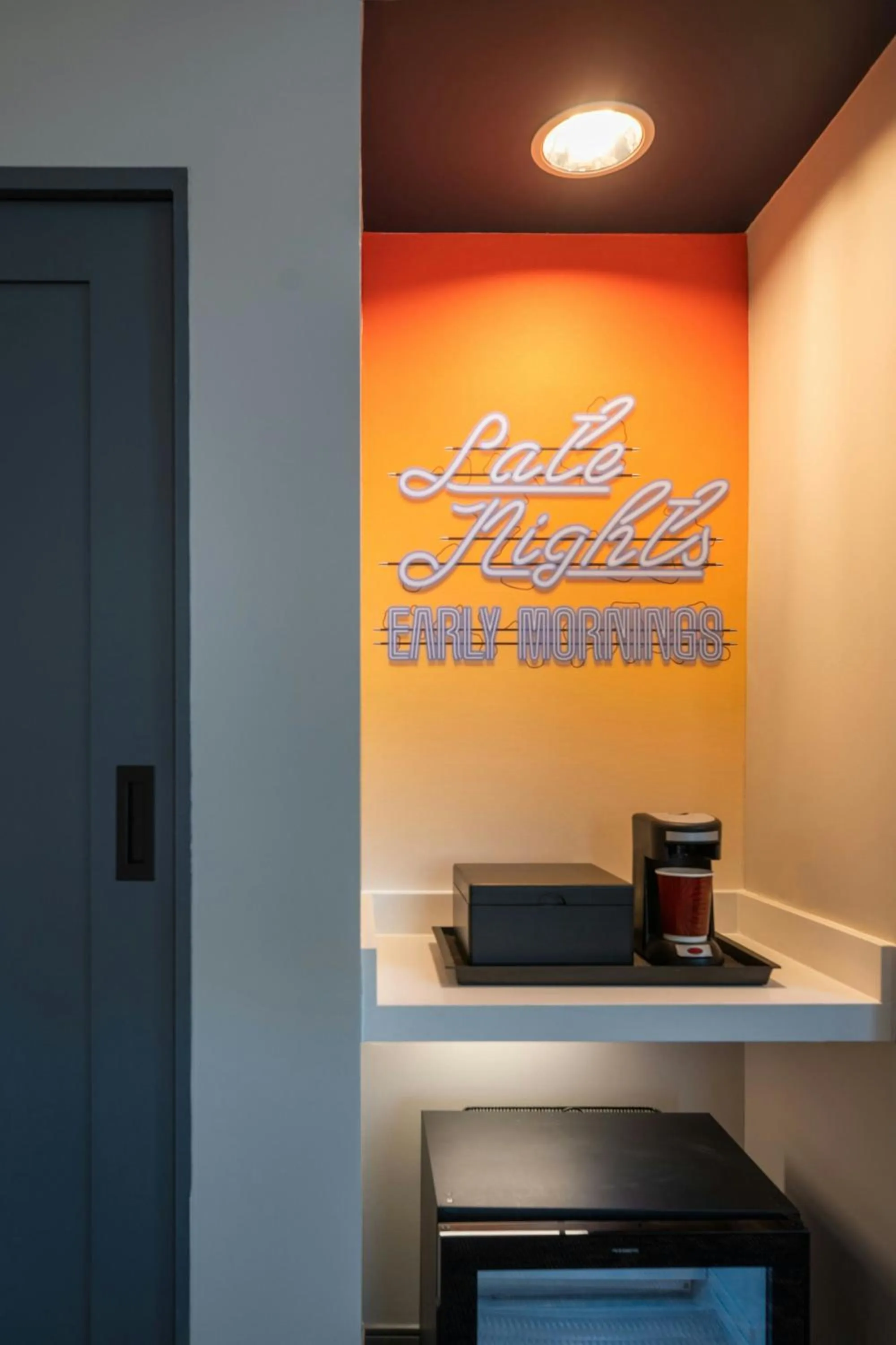 Photo of the whole room in Renaissance Dallas Addison