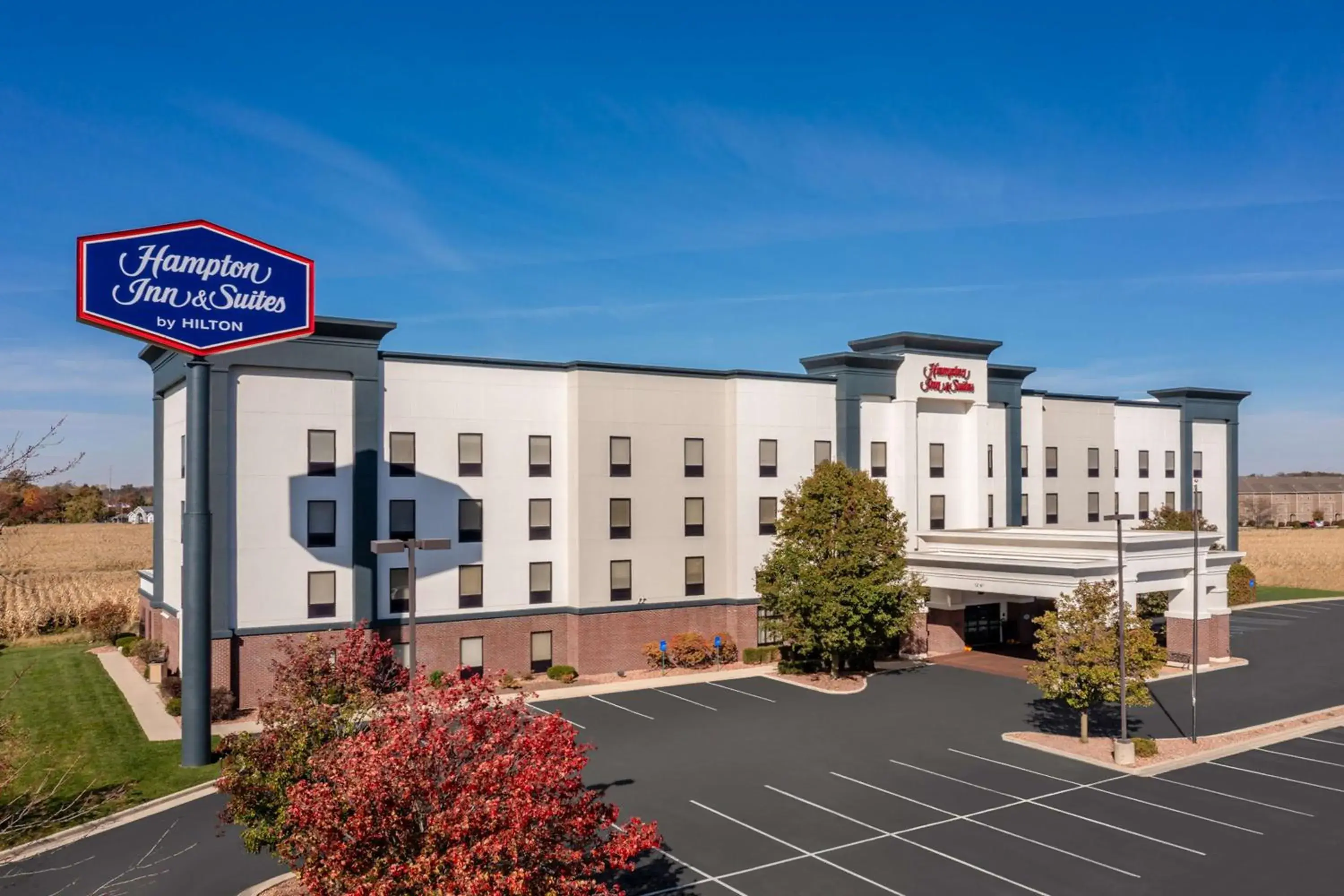 Property building in Hampton Inn & Suites Muncie Property building in Hampton Inn & Suites Muncie