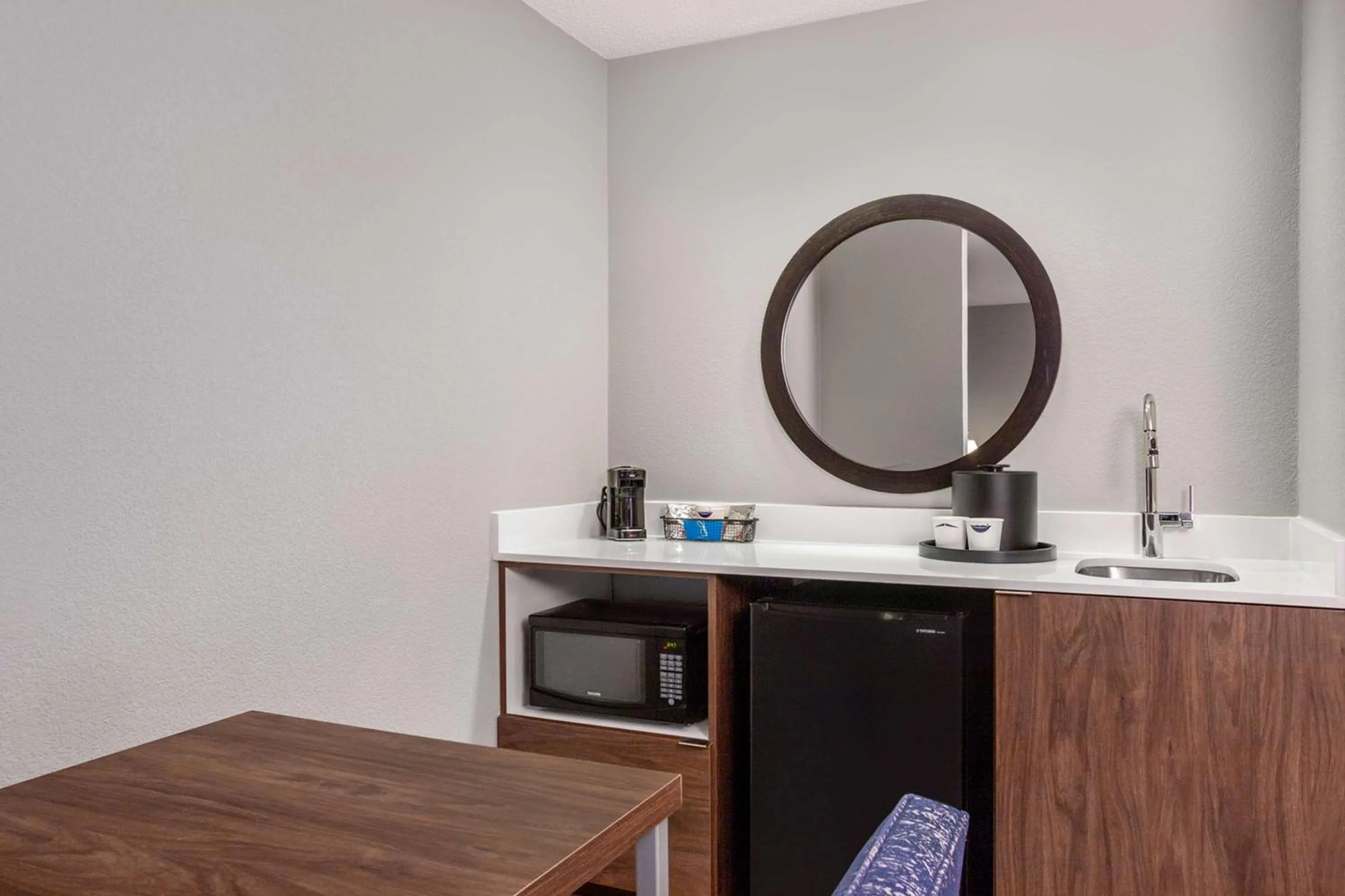 Photo of the whole room in Hampton Inn & Suites Muncie