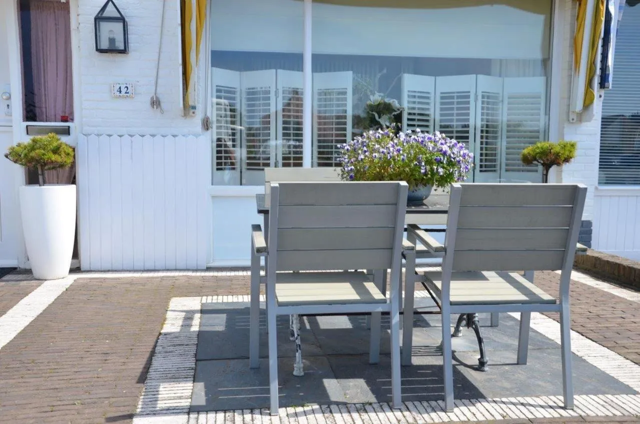 Pension 't hofje 350 meter van het strand