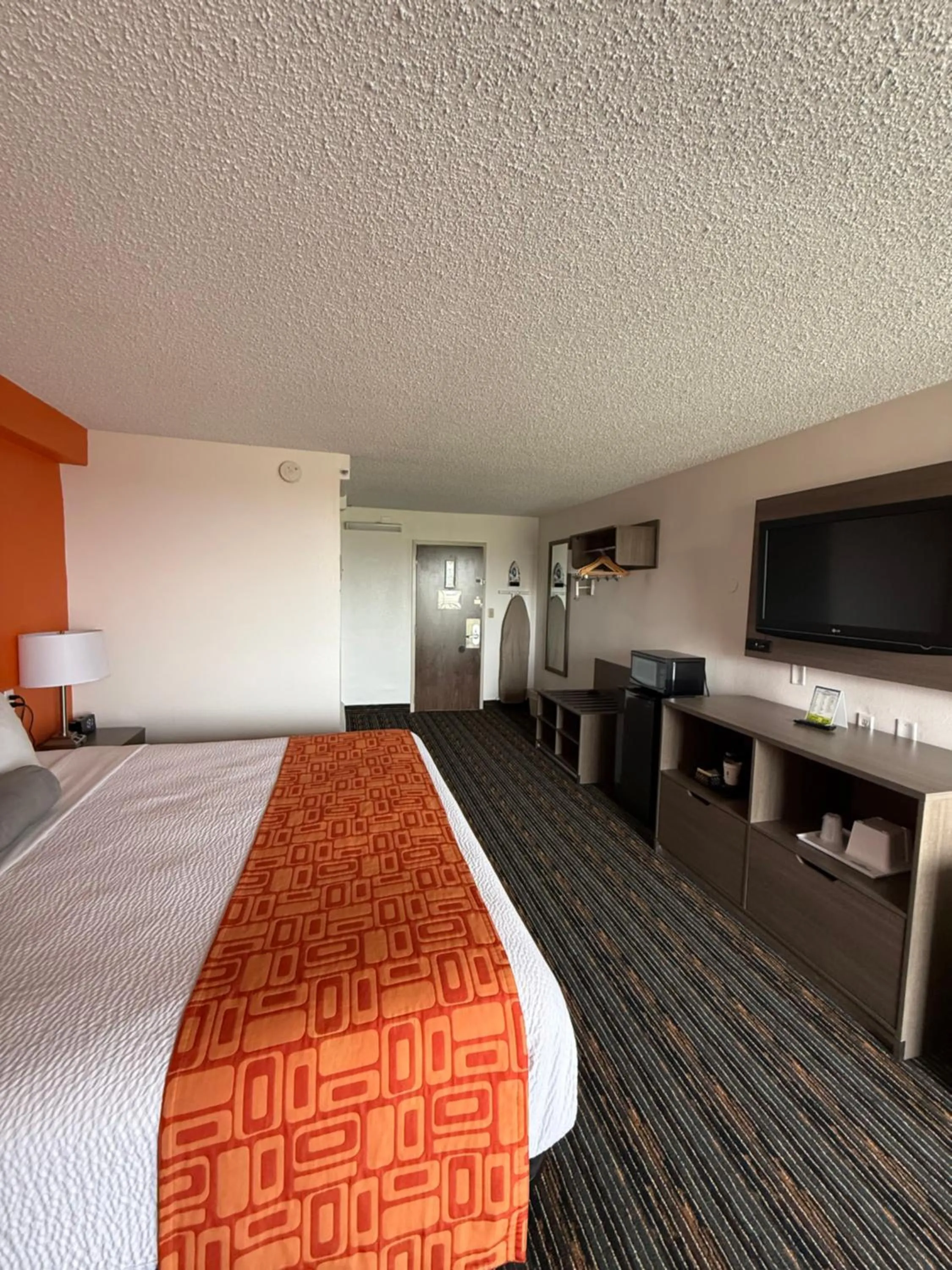 Bedroom, Bed in Howard Johnson by Wyndham Lexington