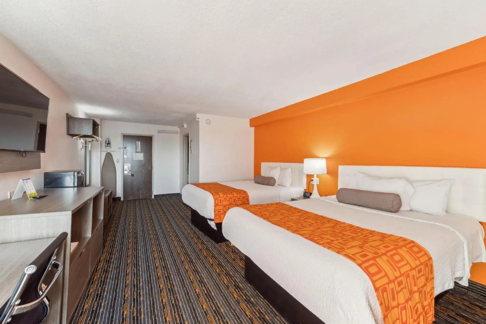 Bed in Howard Johnson by Wyndham Lexington Bed in Howard Johnson by Wyndham Lexington