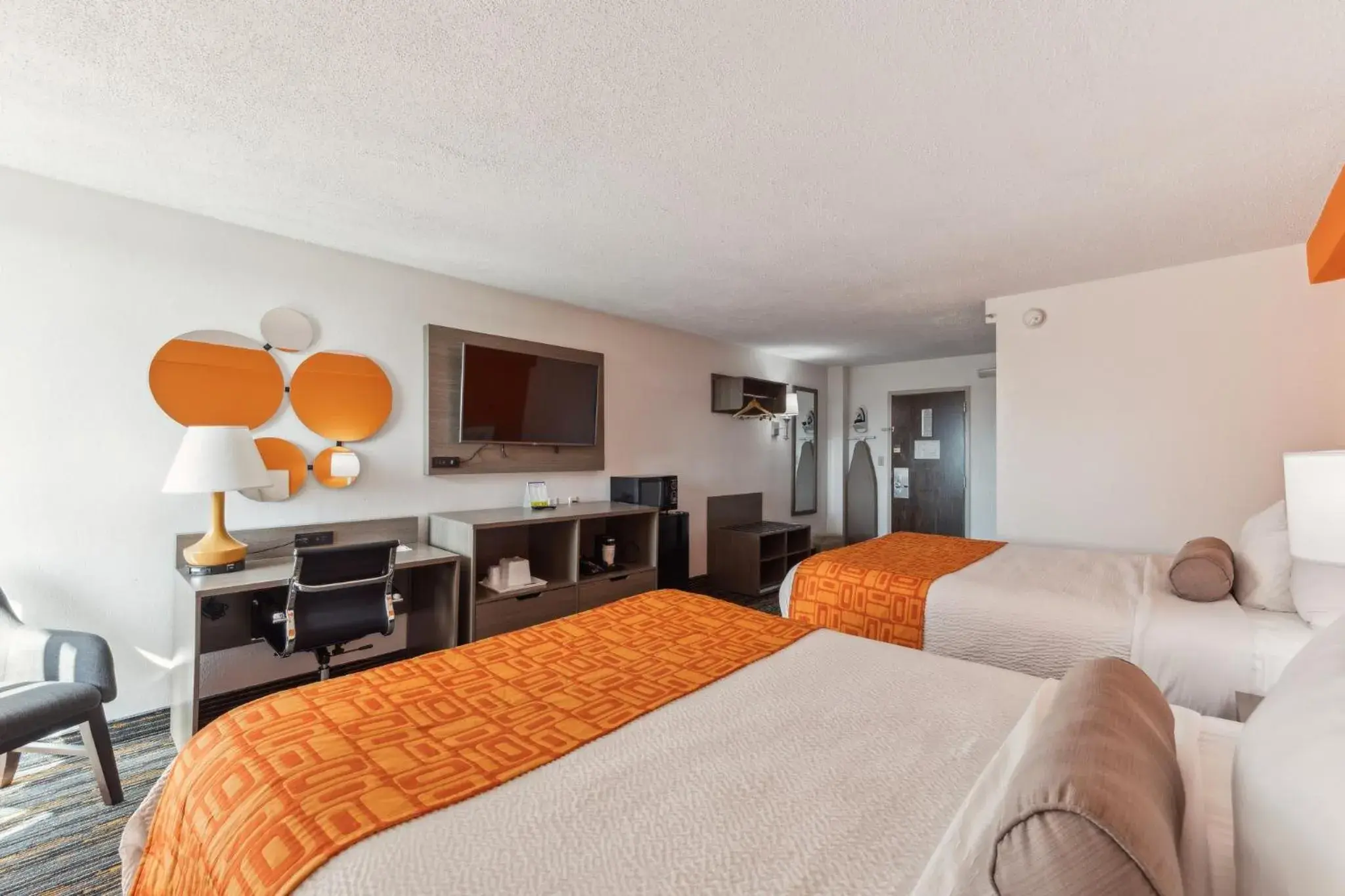 Bed in Howard Johnson by Wyndham Lexington Bed in Howard Johnson by Wyndham Lexington