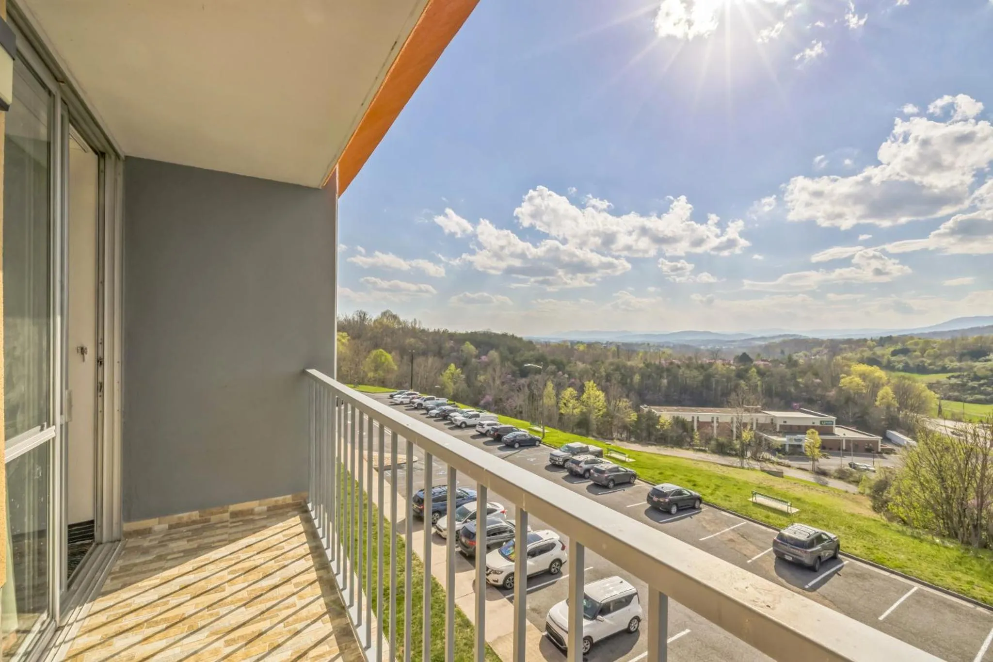 Property building in Howard Johnson by Wyndham Lexington