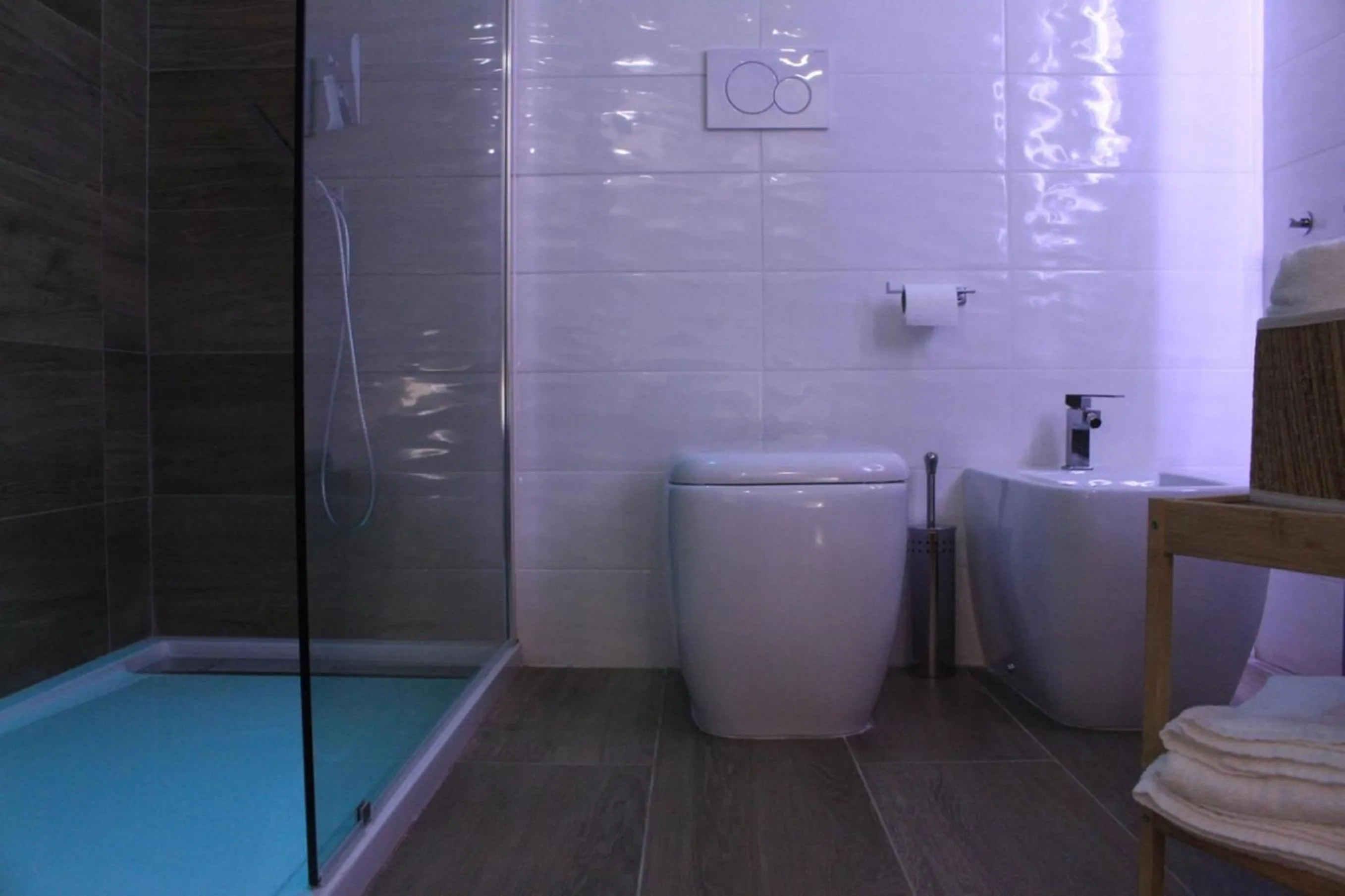 Shower in Gazebo Rooms