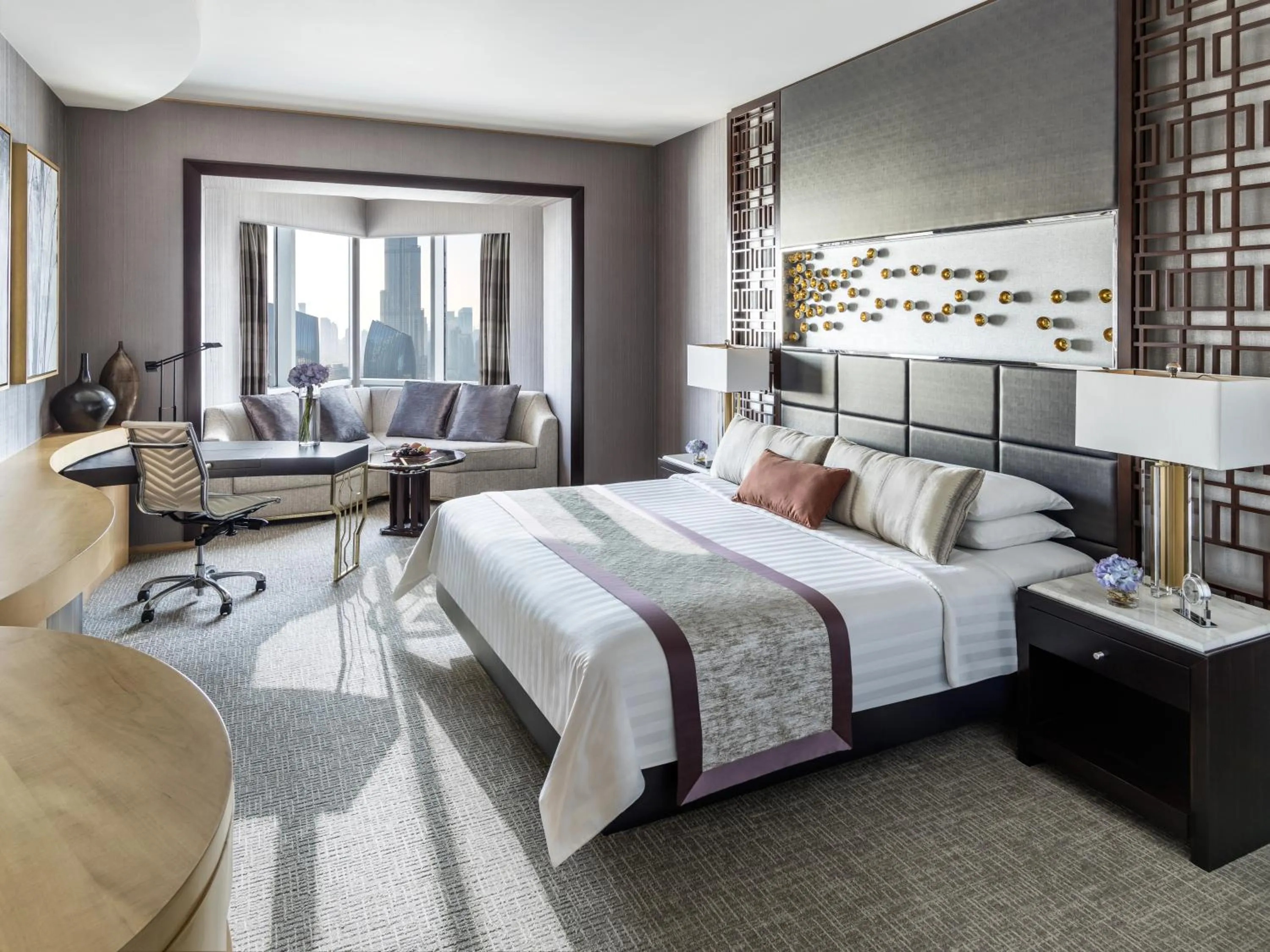 Bed in Shangri-La Dubai