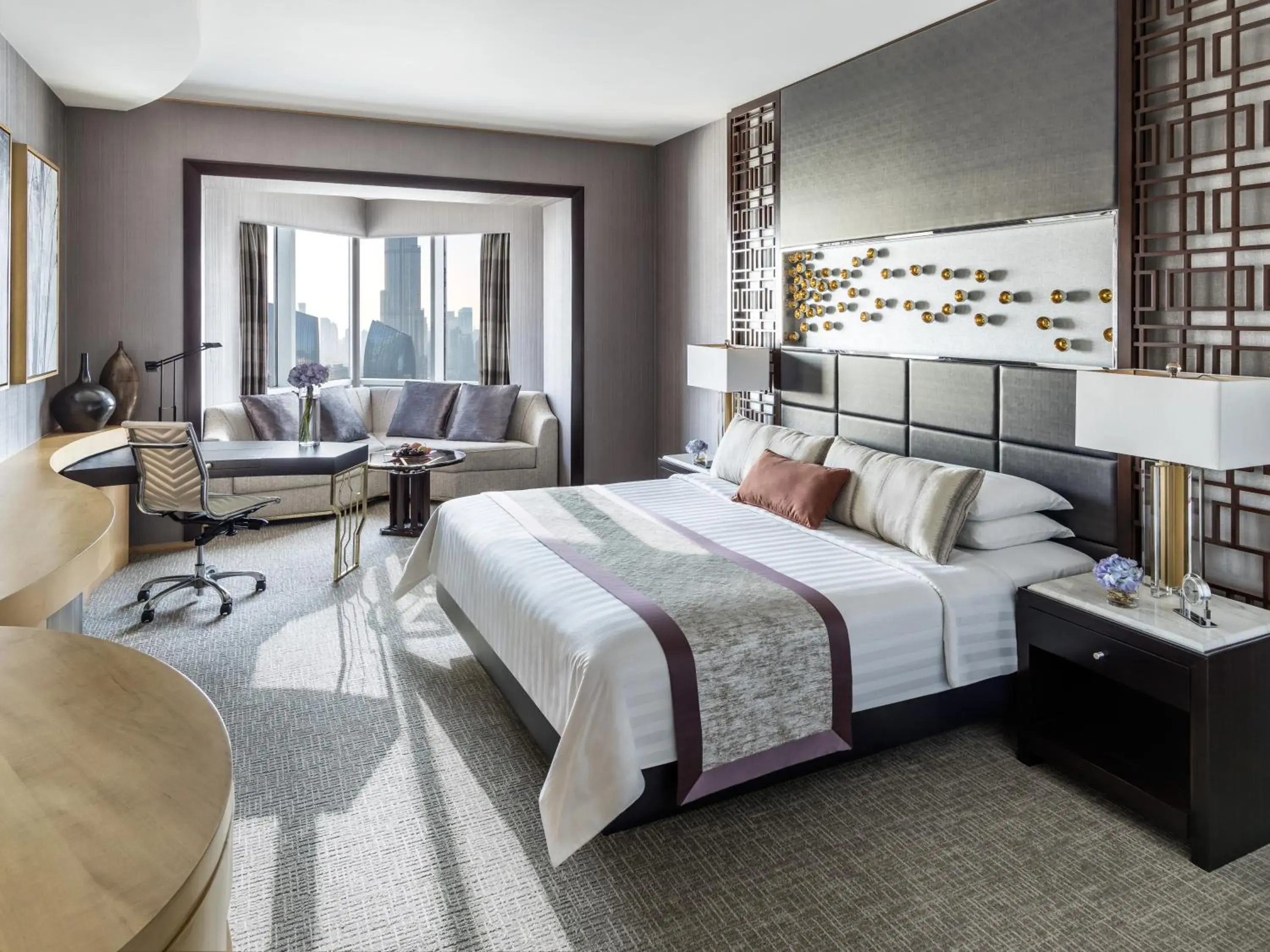 Bed in Shangri-La Dubai Bed in Shangri-La Dubai