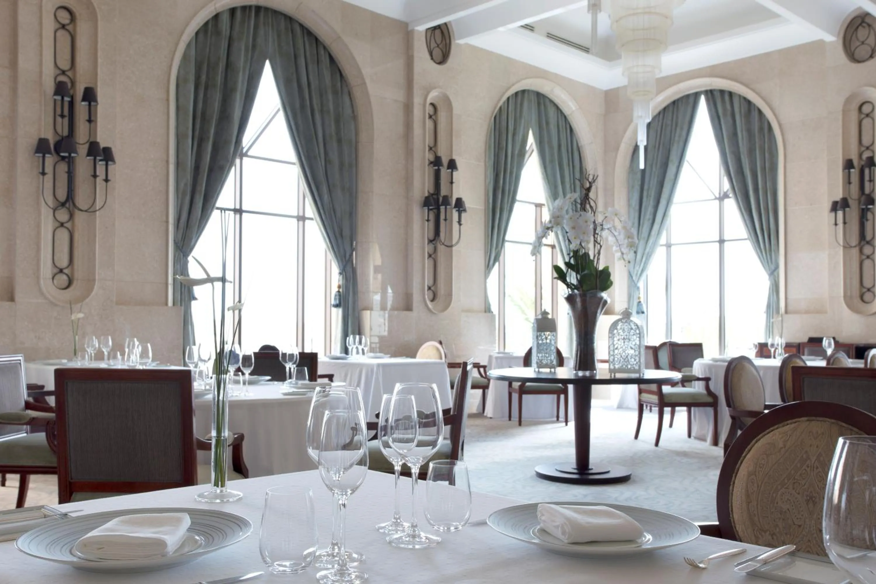 Restaurant/places to eat in Shangri-La Qaryat Al Beri, Abu Dhabi
