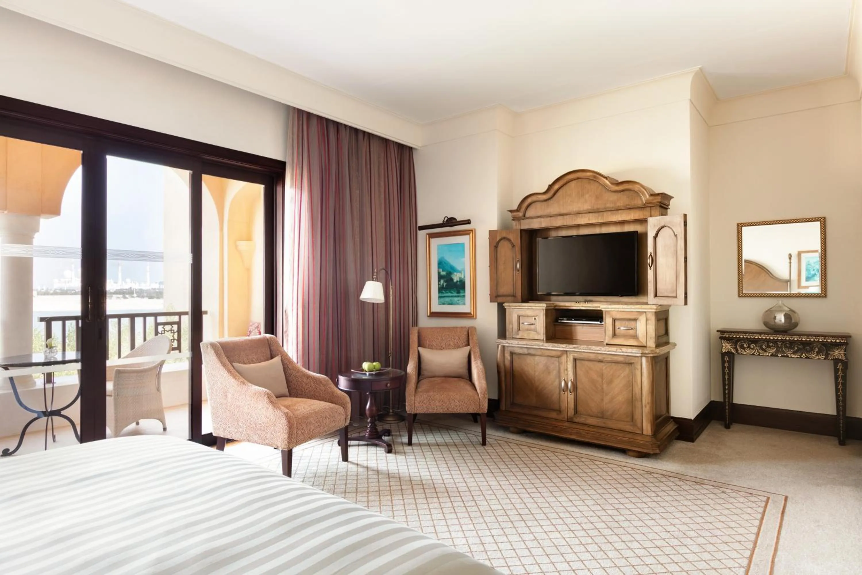 Photo of the whole room, Bed in Shangri-La Qaryat Al Beri, Abu Dhabi