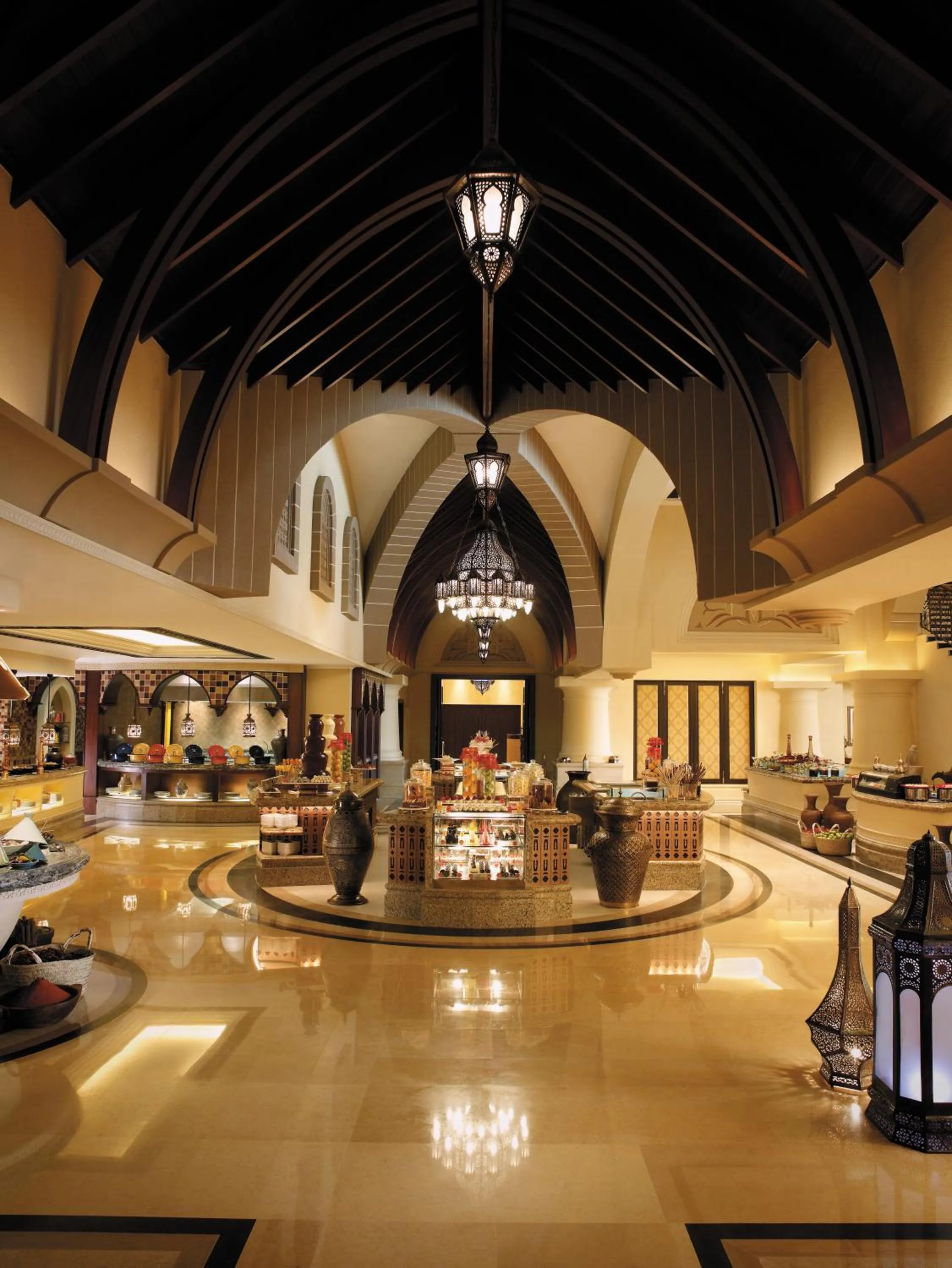 Restaurant/places to eat in Shangri-La Qaryat Al Beri, Abu Dhabi