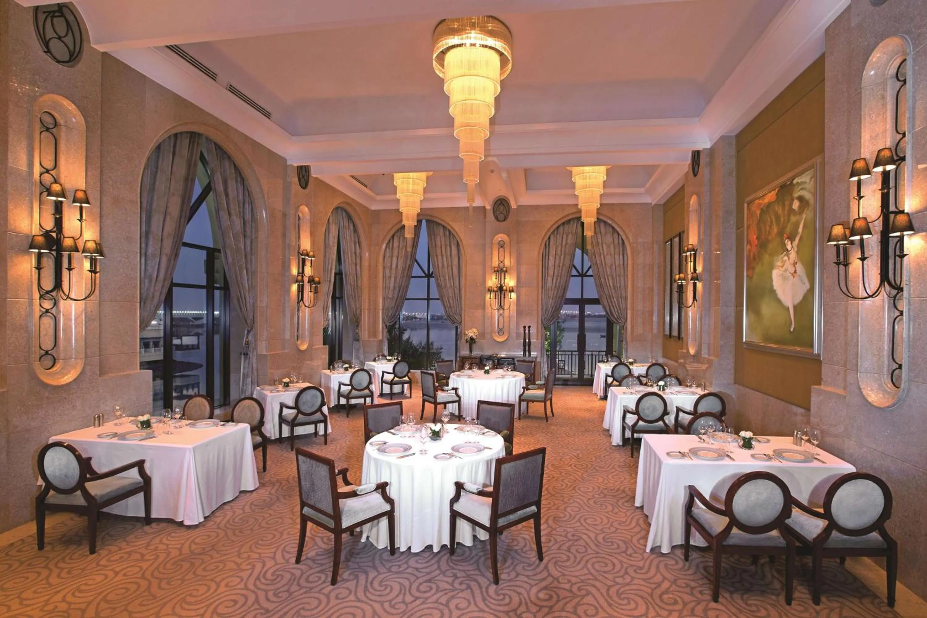 Restaurant/places to eat in Shangri-La Qaryat Al Beri, Abu Dhabi