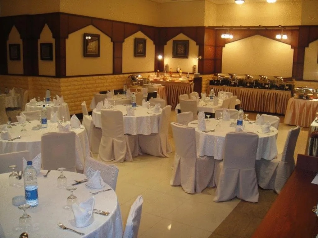 Restaurant/places to eat in L'Arabia Hotel Apartments